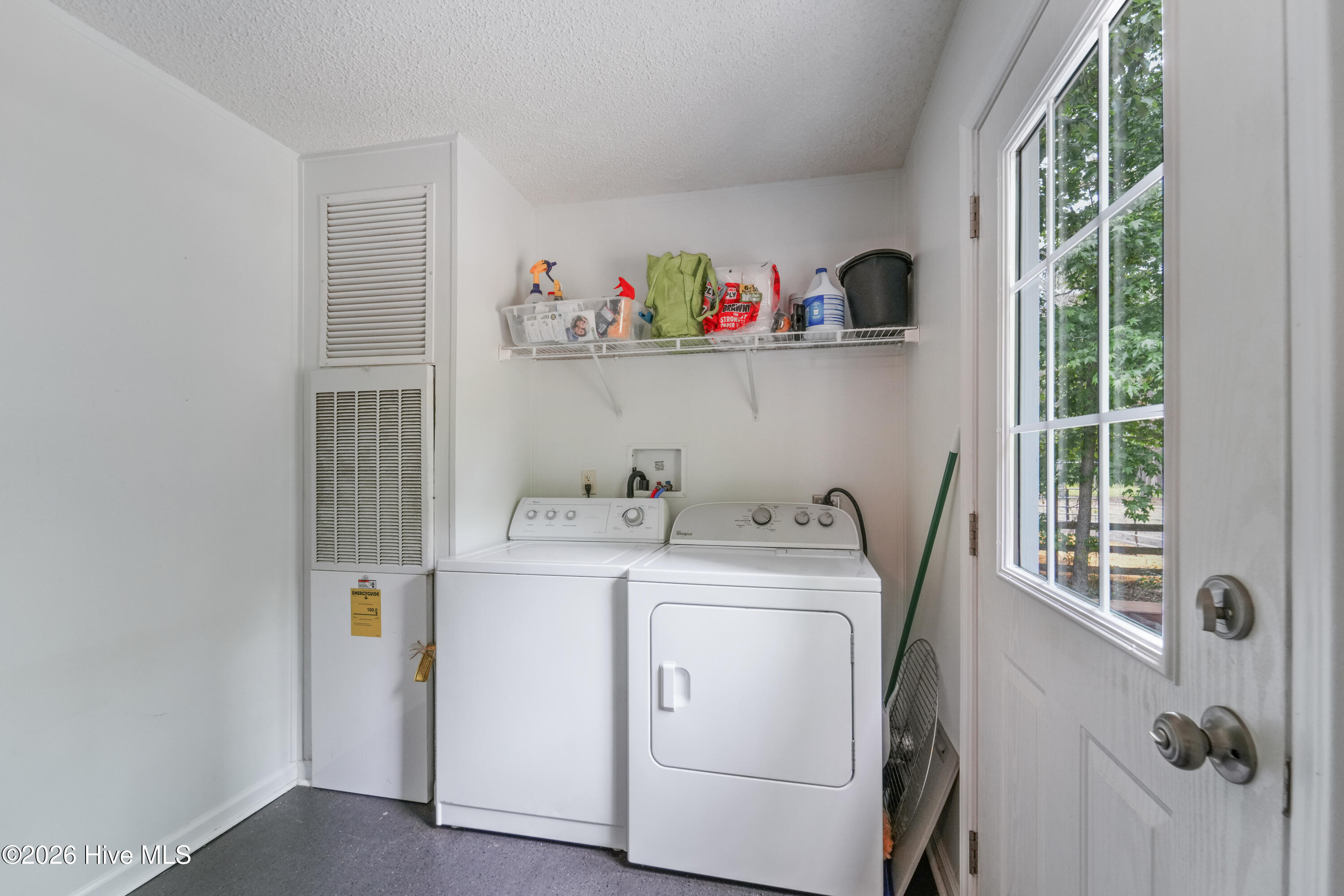 100570687 | Photo 14