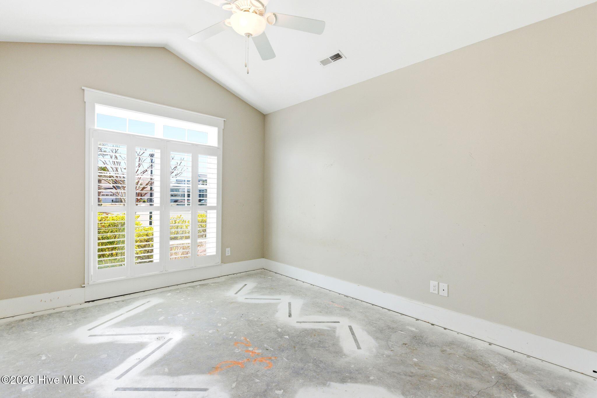 100564306 | Photo 22