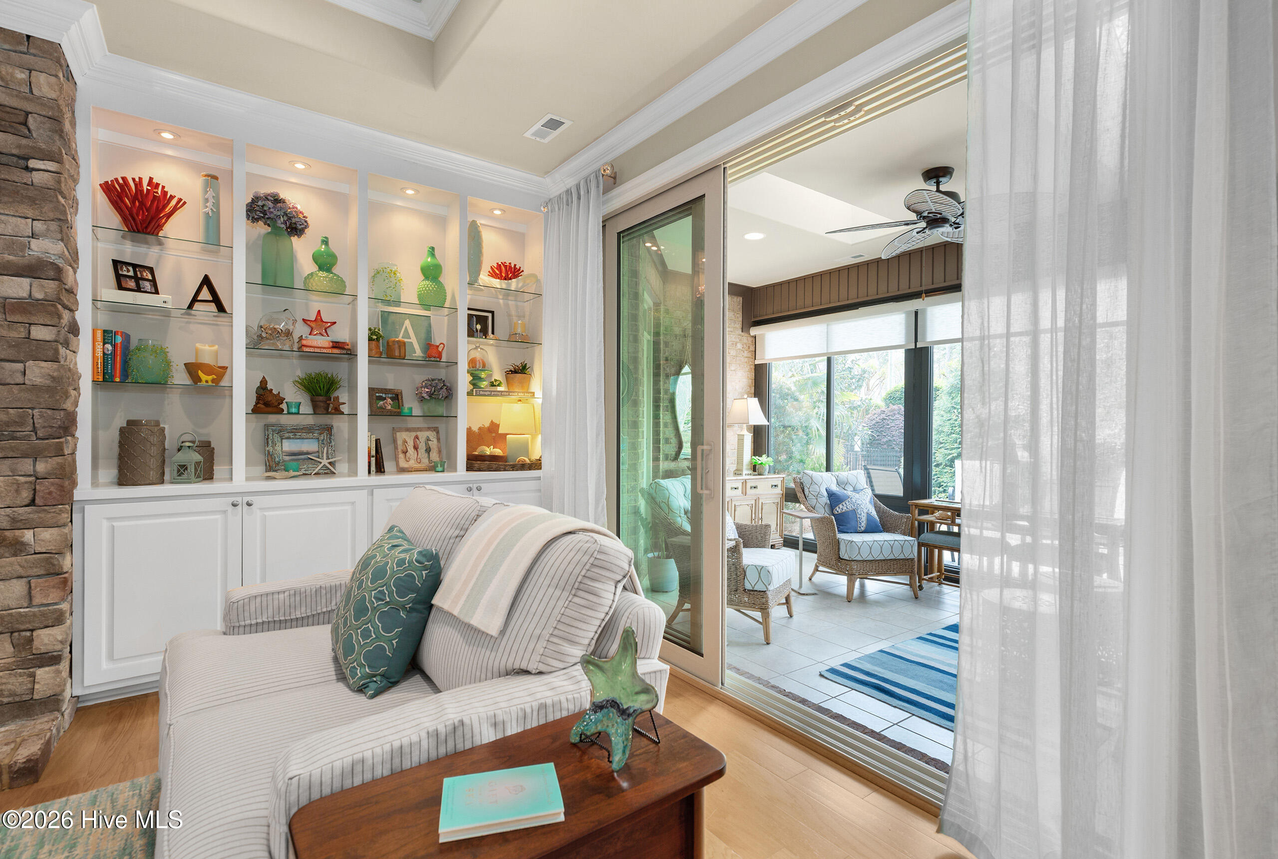 100567107 | Photo 13