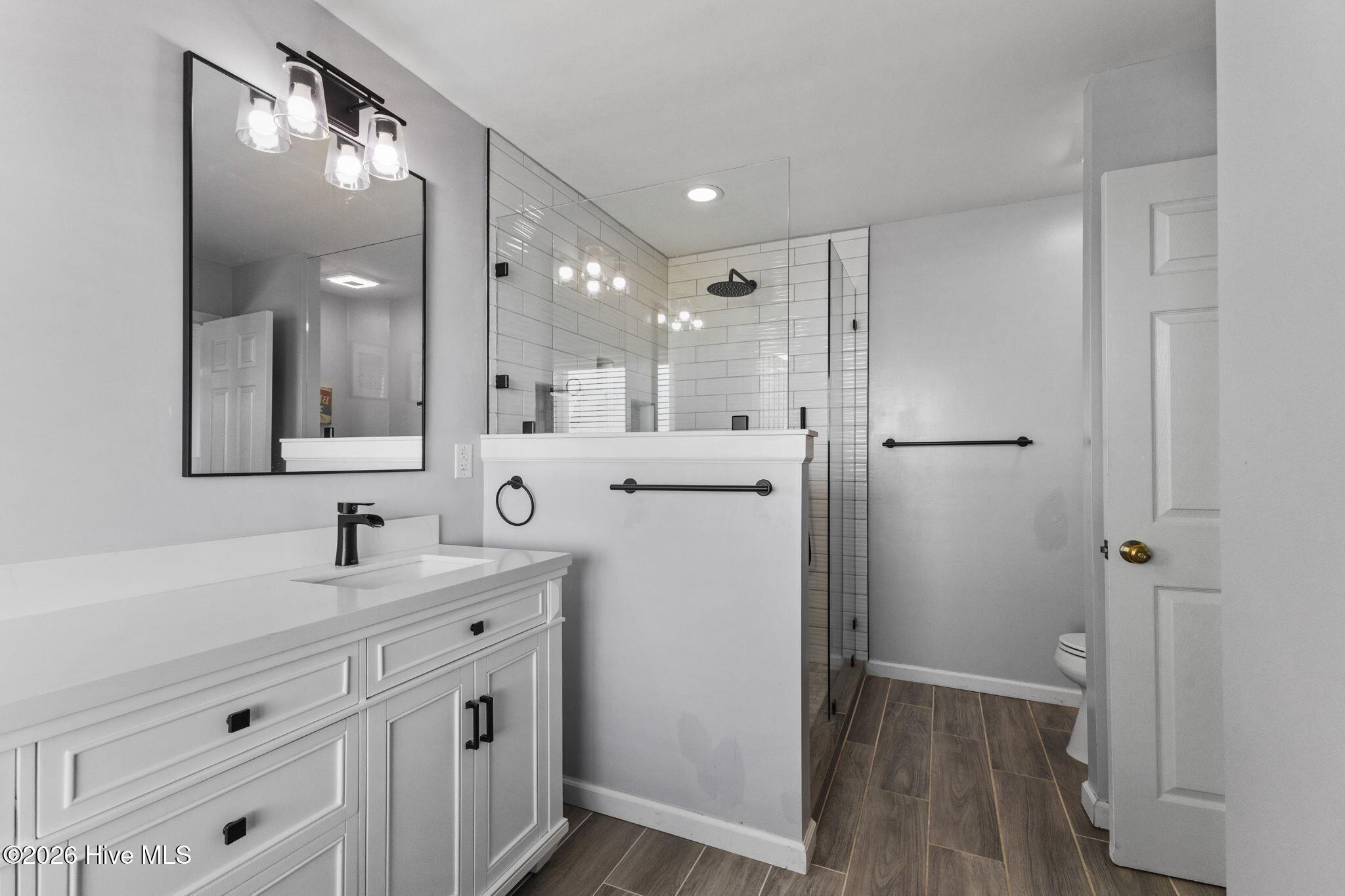 100558728 | Photo 14