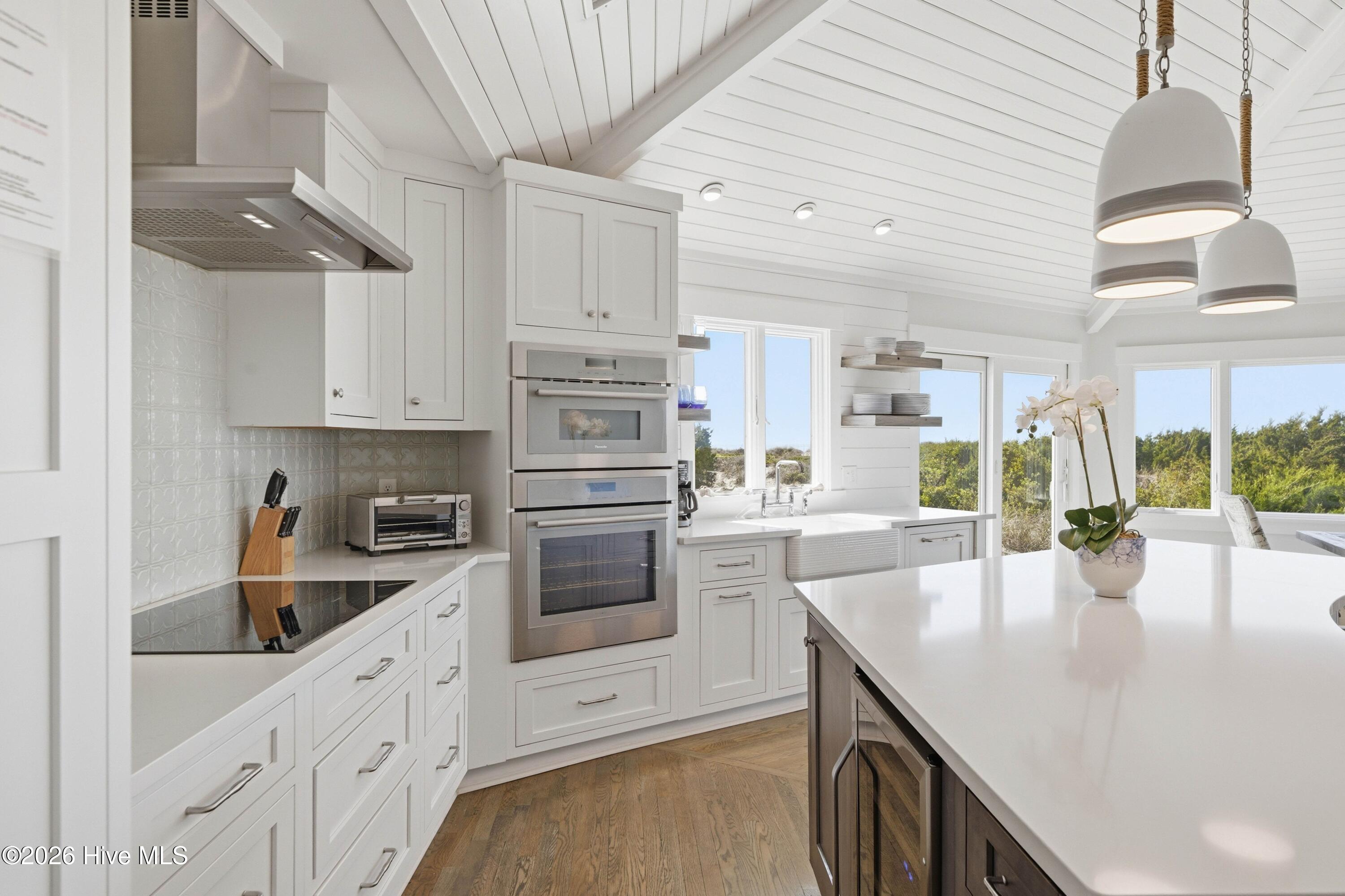 100560271 | Photo 15