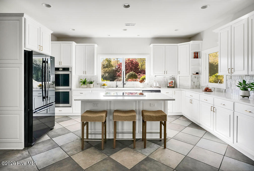 100565103 | Photo 24