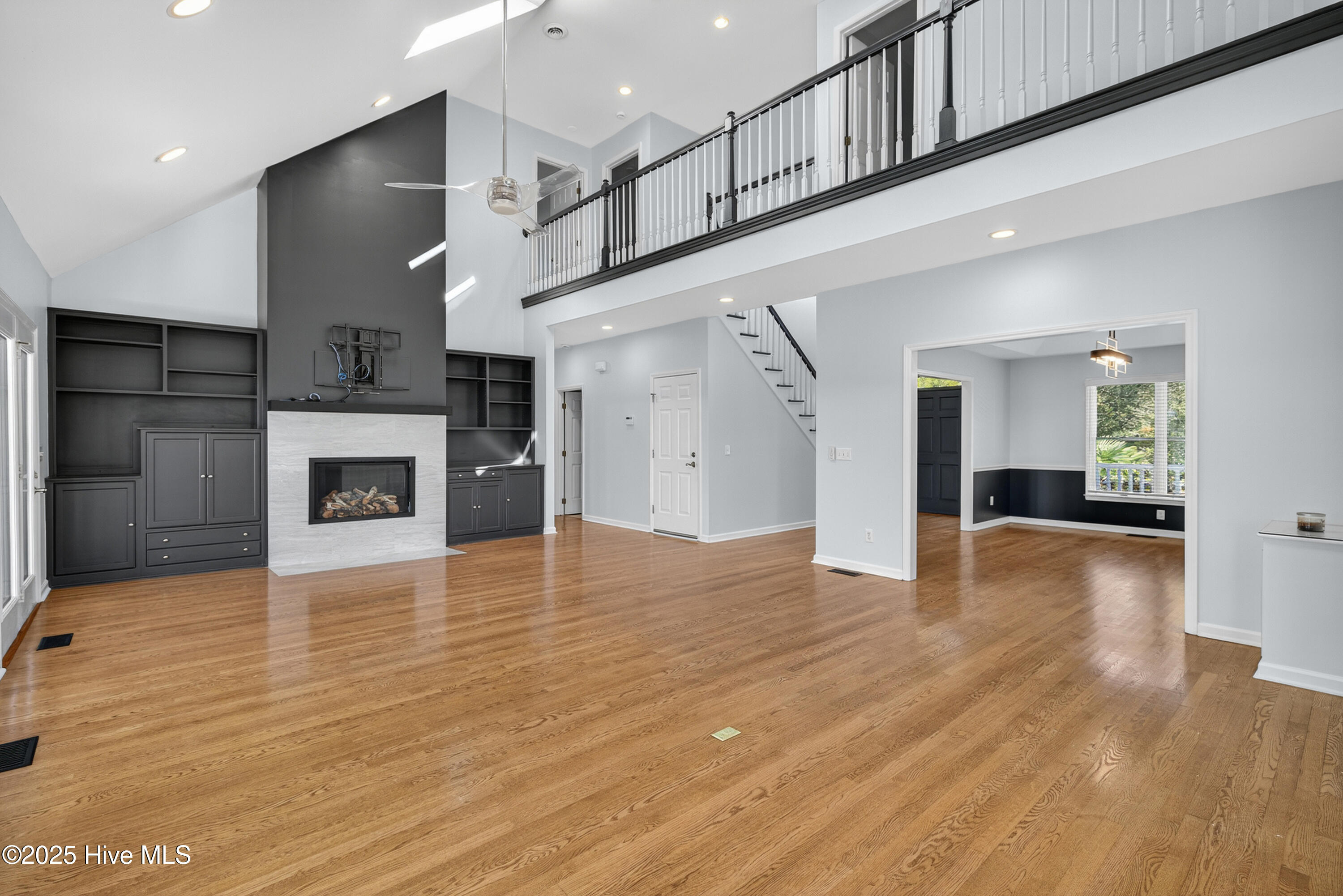 100539038 | Photo 35