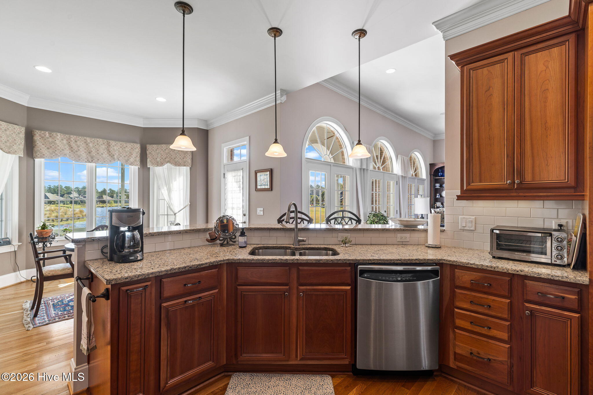 100560787 | Photo 20