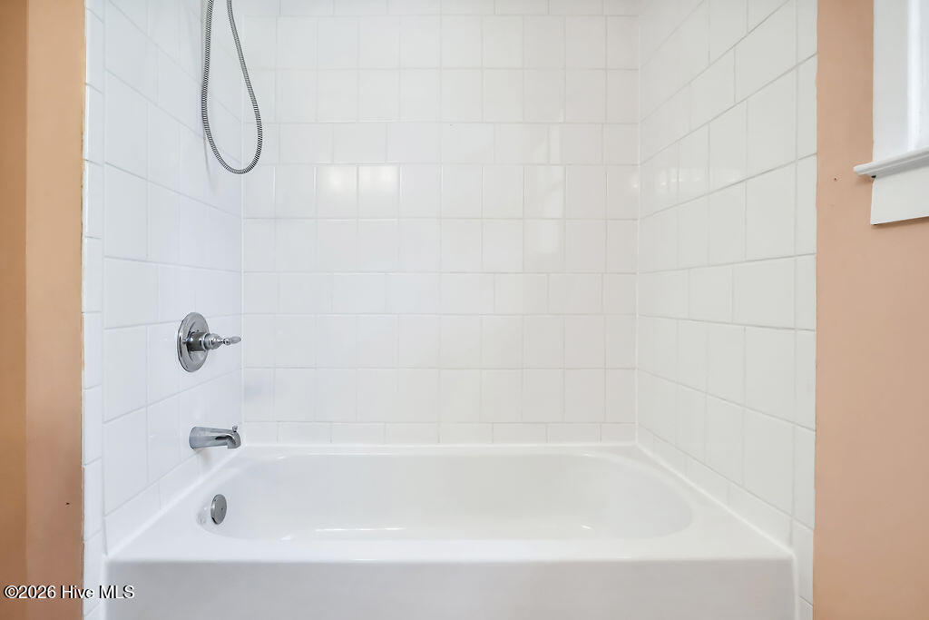 100562236 | Photo 24