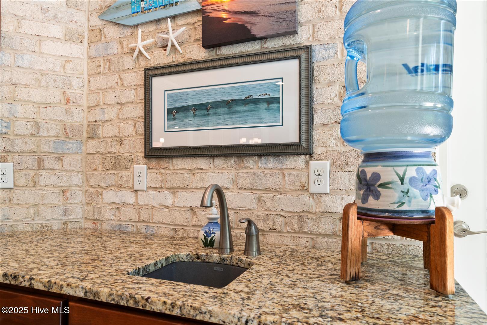 100518615 | Photo 36