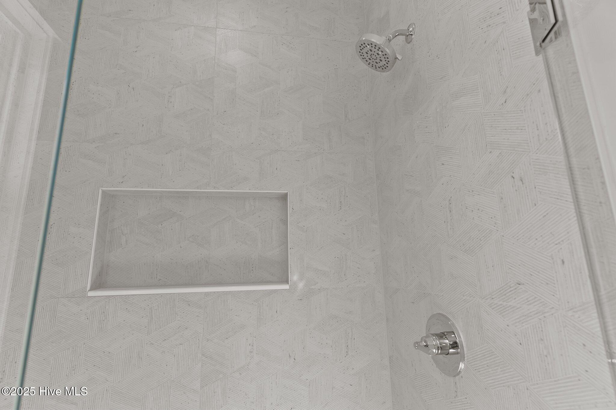 100515159 | Photo 32