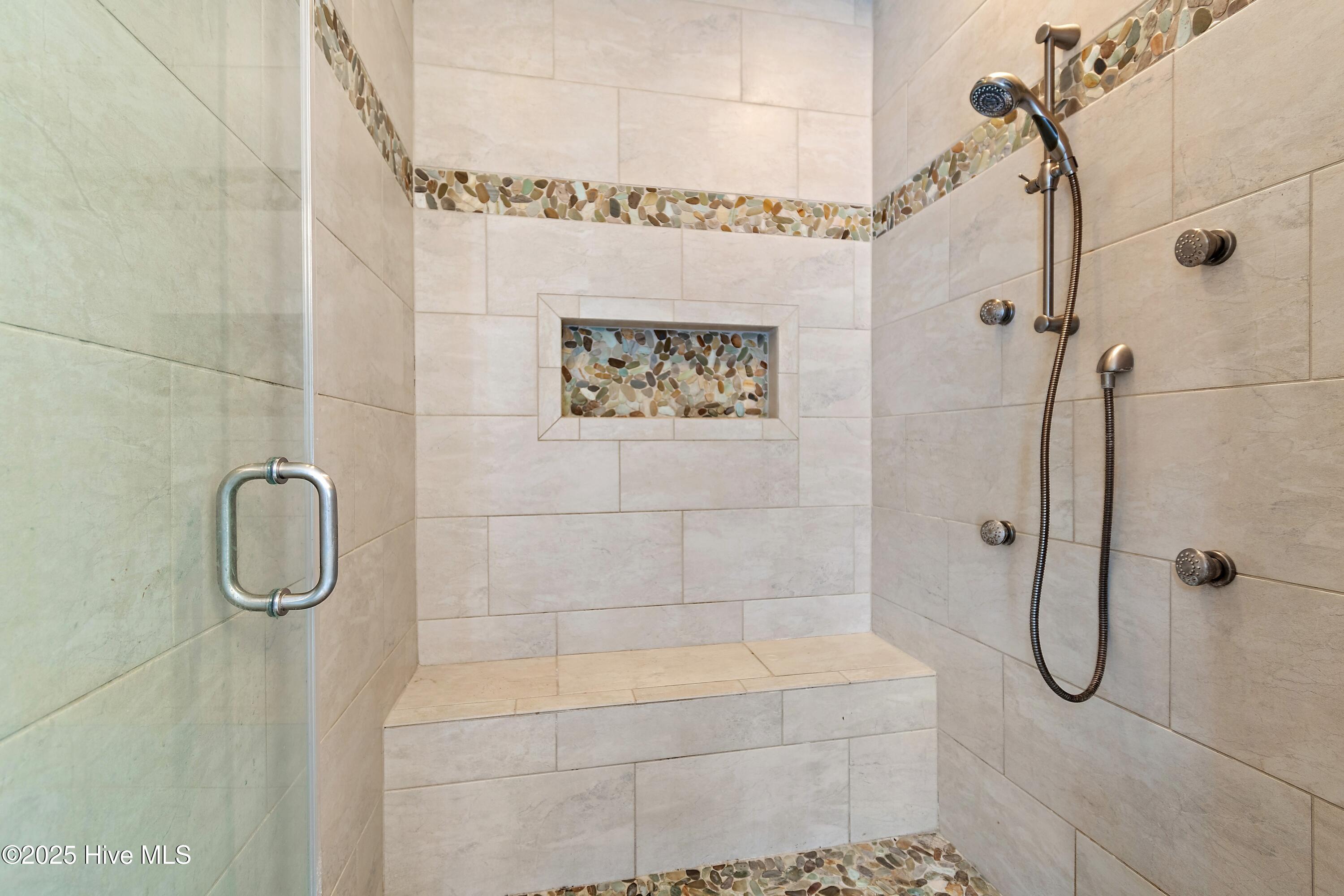 100546132 | Photo 22