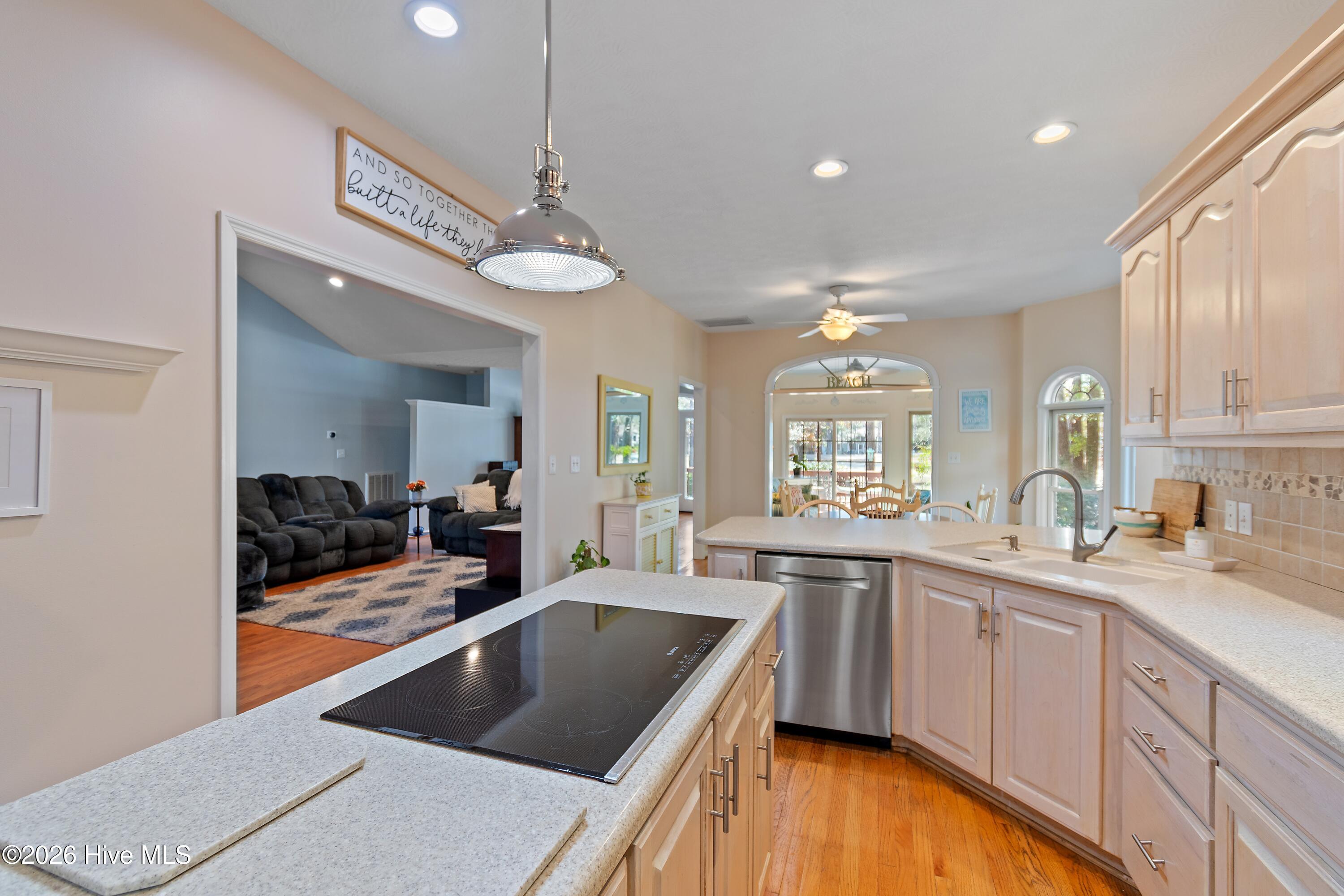 100558651 | Photo 19