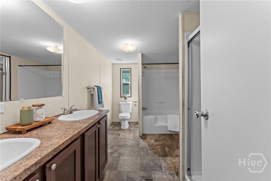 Photo 4 of Manufactured home for sale at 180 Lucious Dr, Pembroke, GA 31321 | MLS# SA363502 | Listing updated on 2026-10-17
