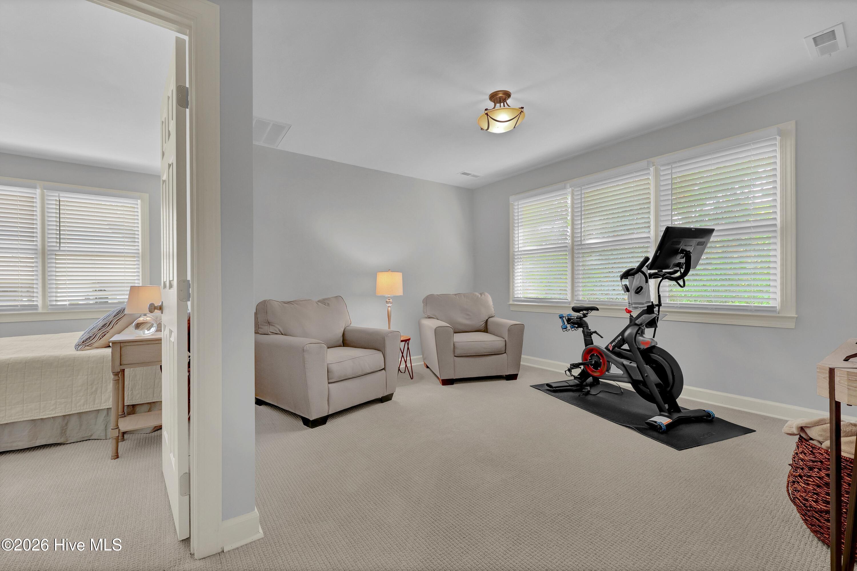 100566013 | Photo 35