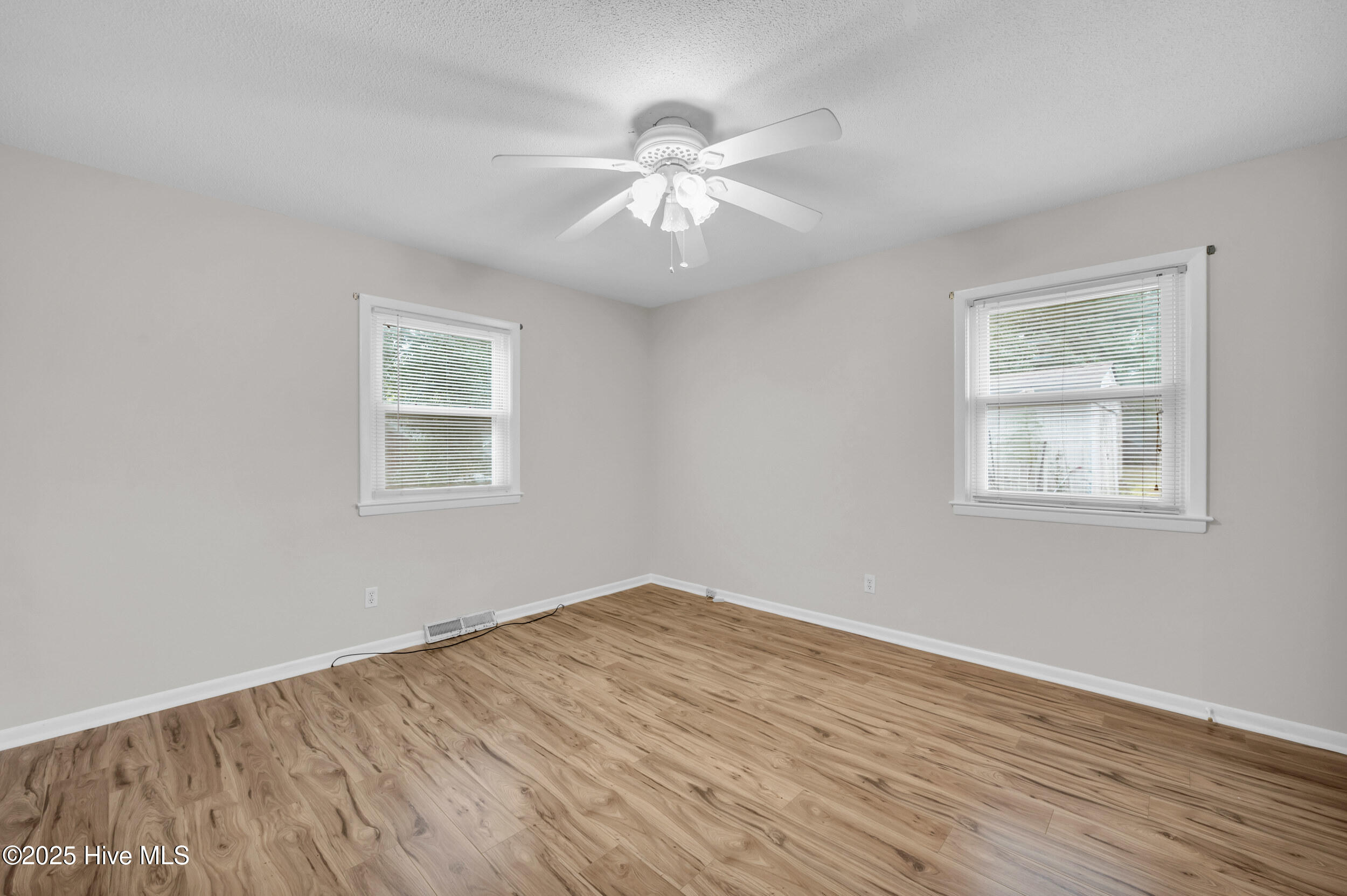 100533688 | Photo 20