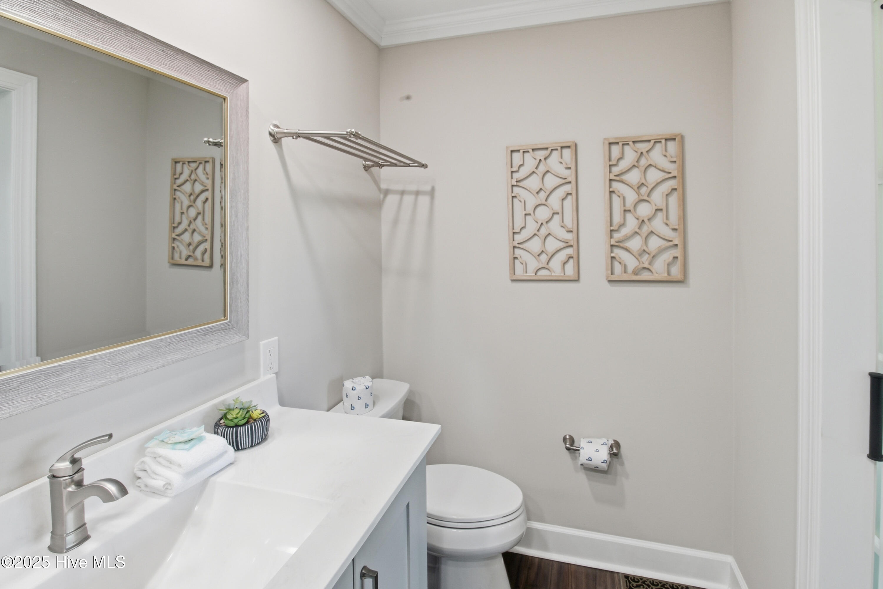 100557076 | Photo 23