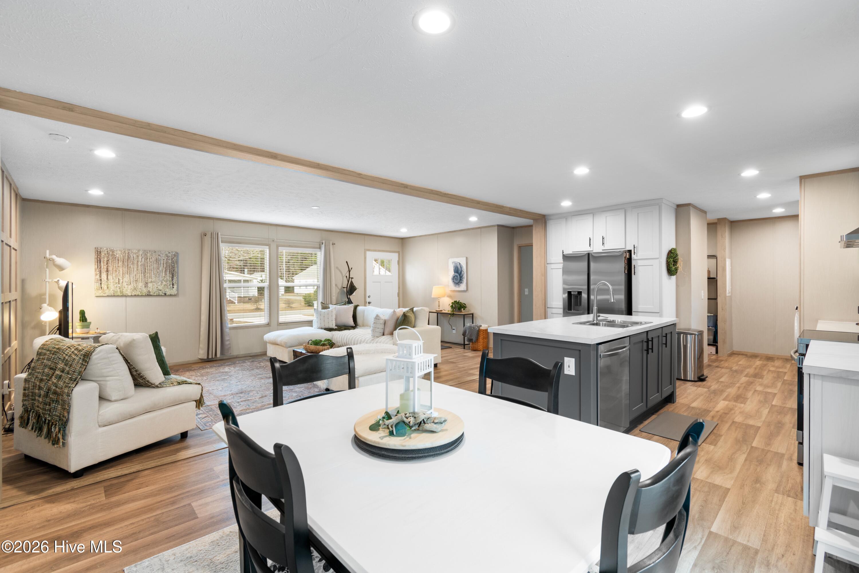 100558122 | Photo 12