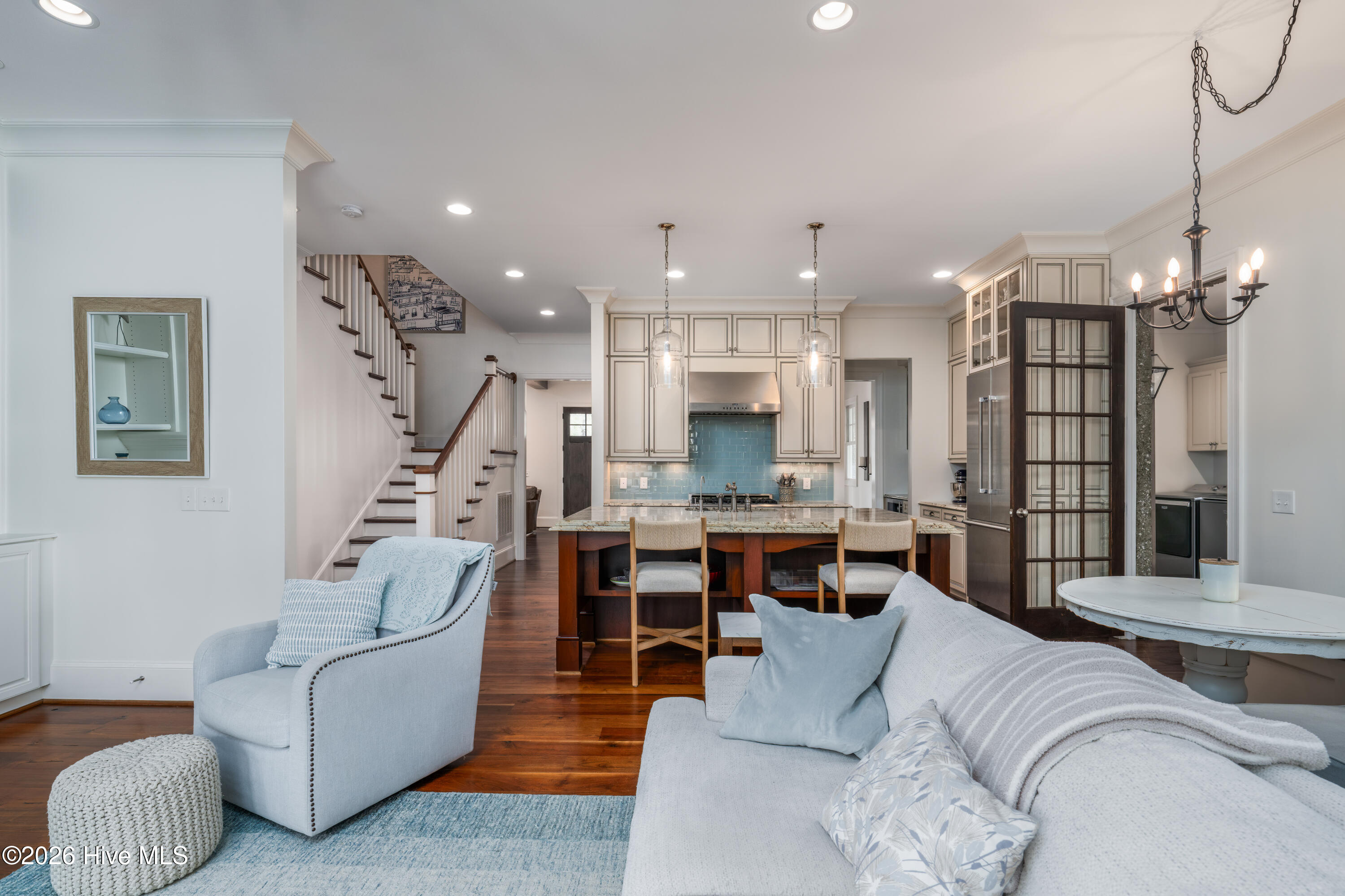 100549444 | Photo 15