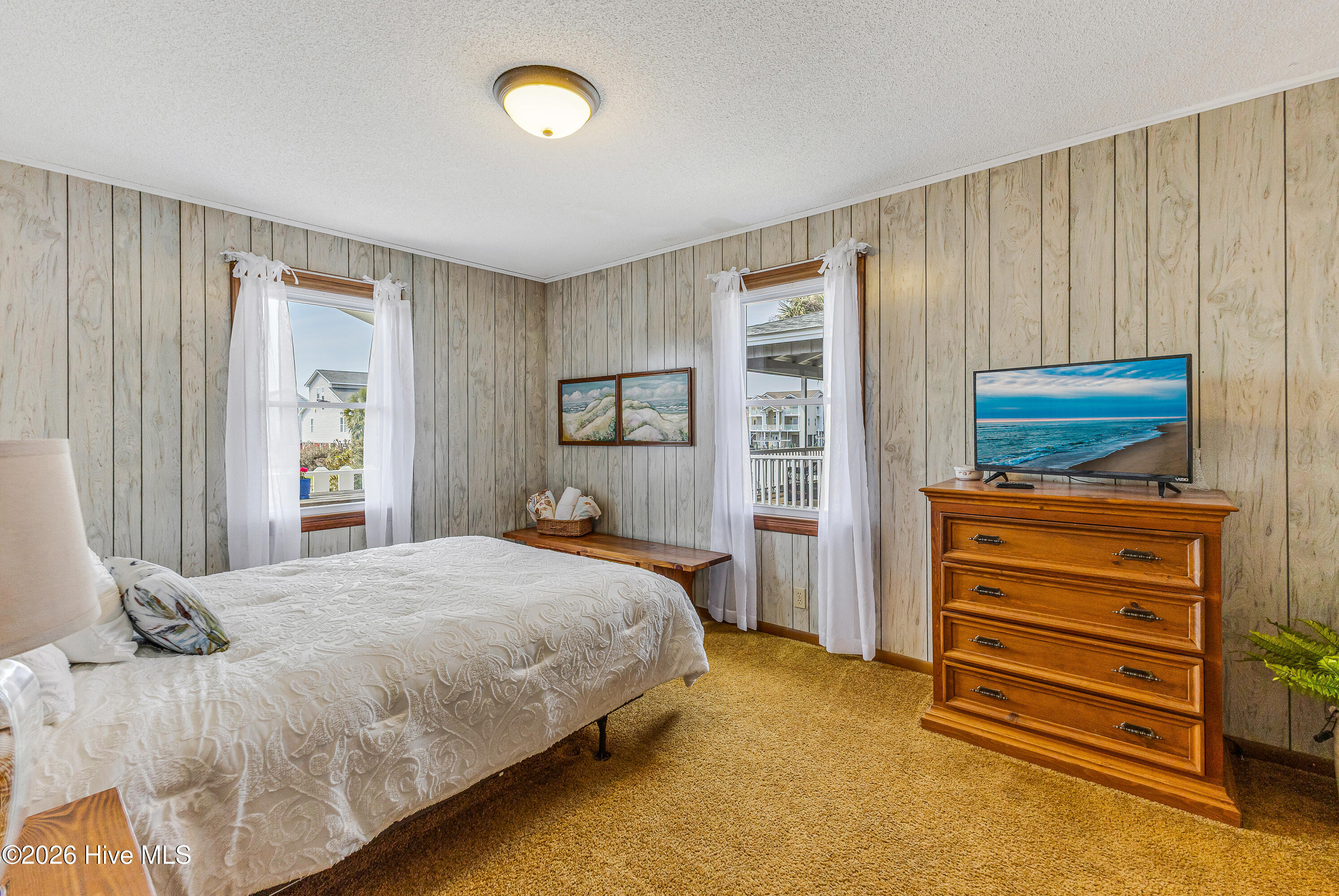 100562663 | Photo 24