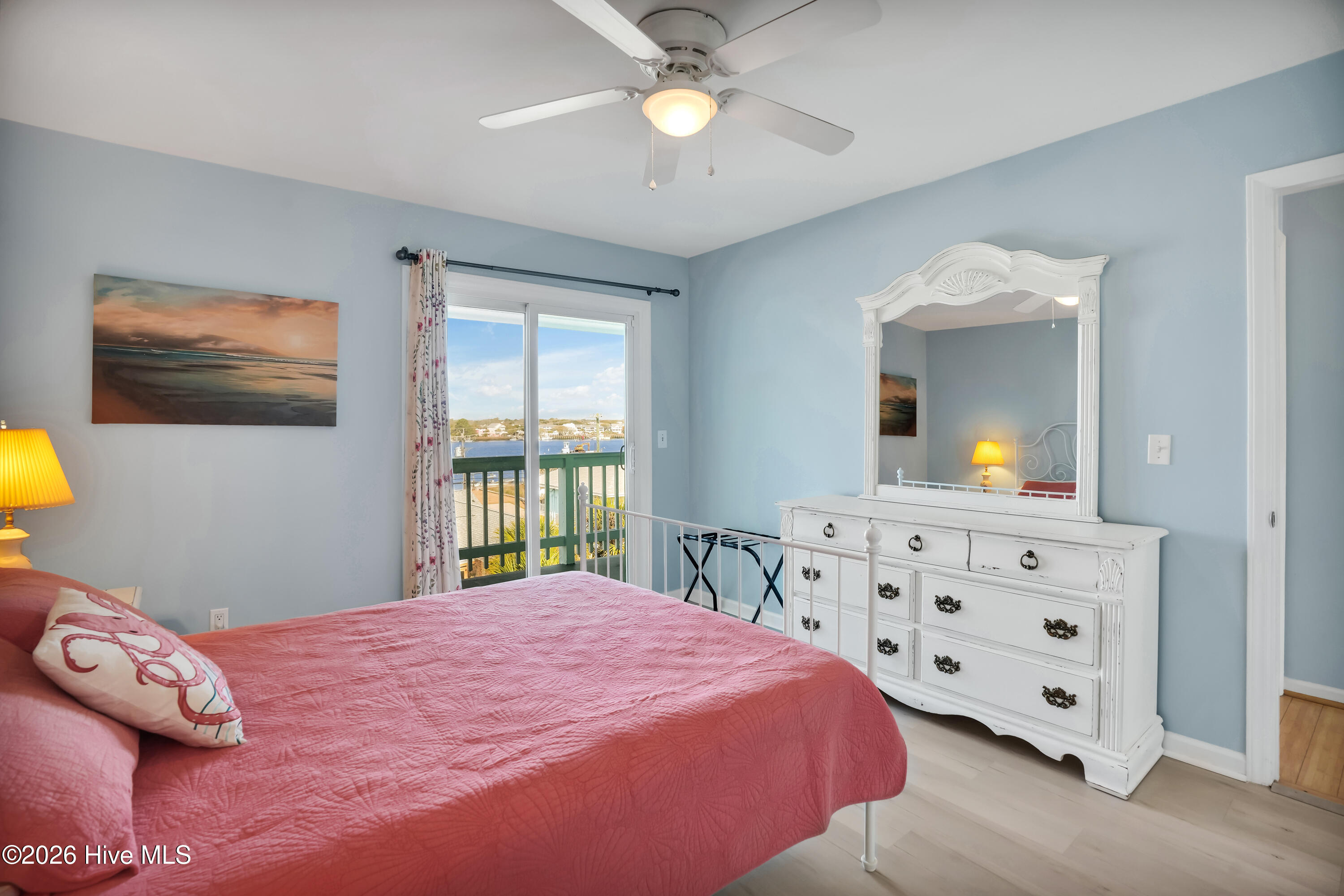 100570328 | Photo 19