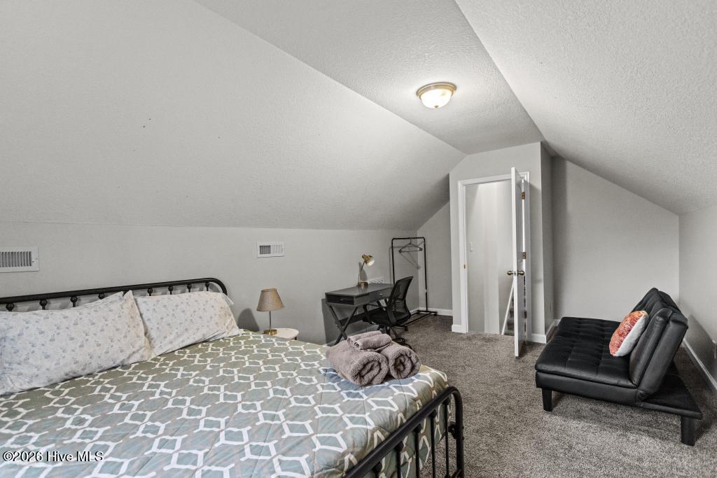 100551053 | Photo 36