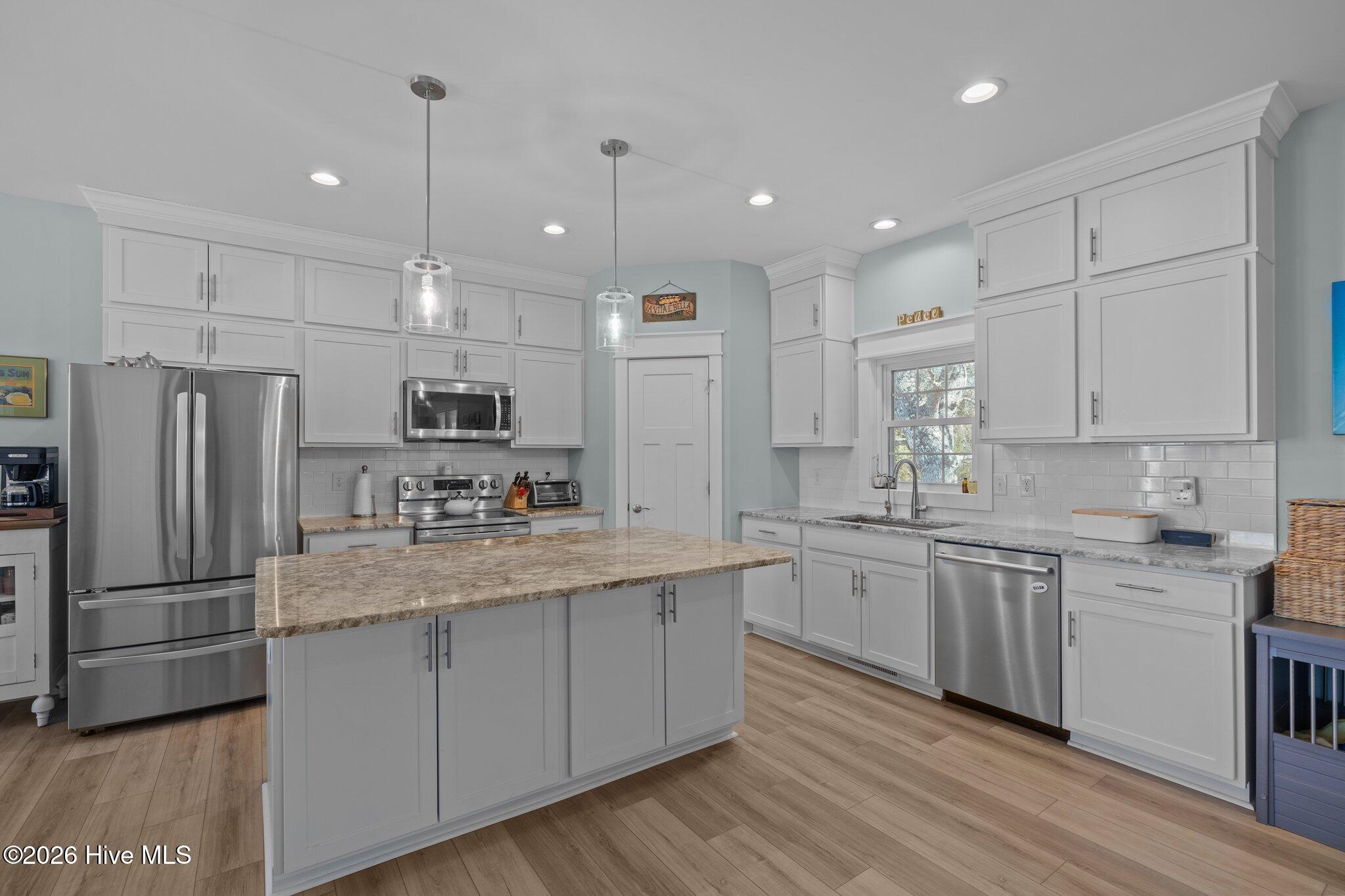 Kitchen with Island-Stainless steel appliances!