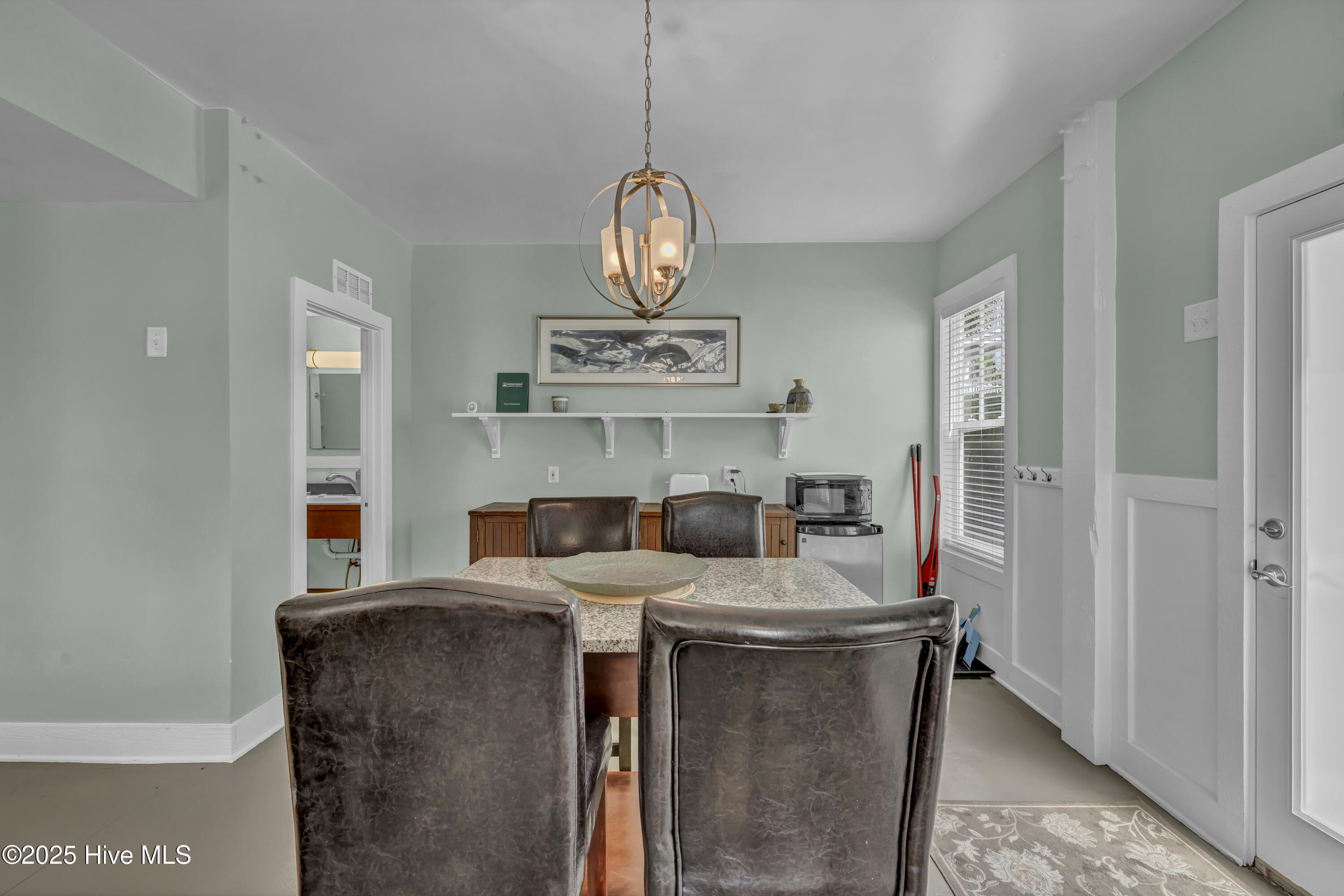 100515880 | Photo 31