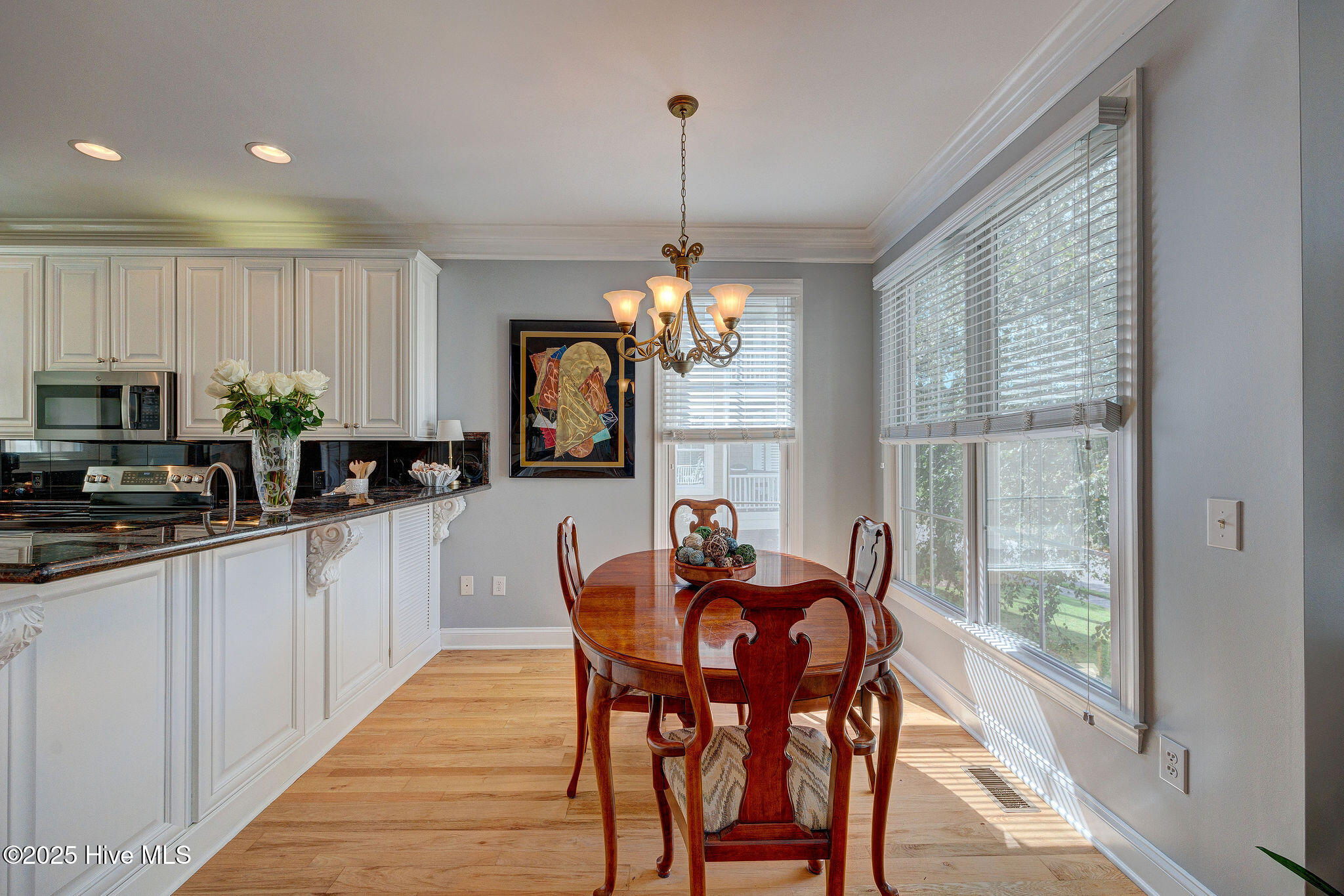 100533949 | Photo 15