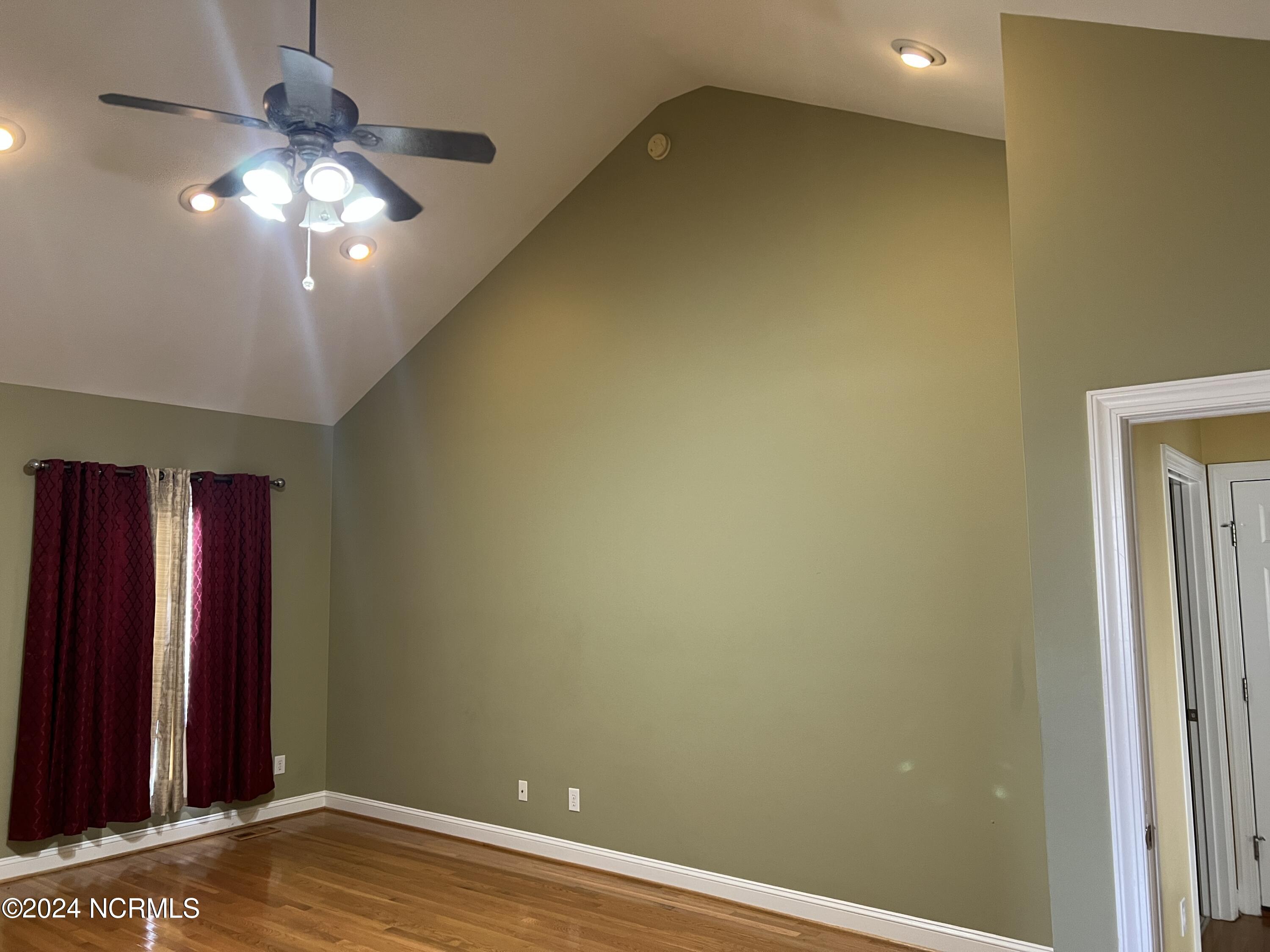 100545108 | Photo 12