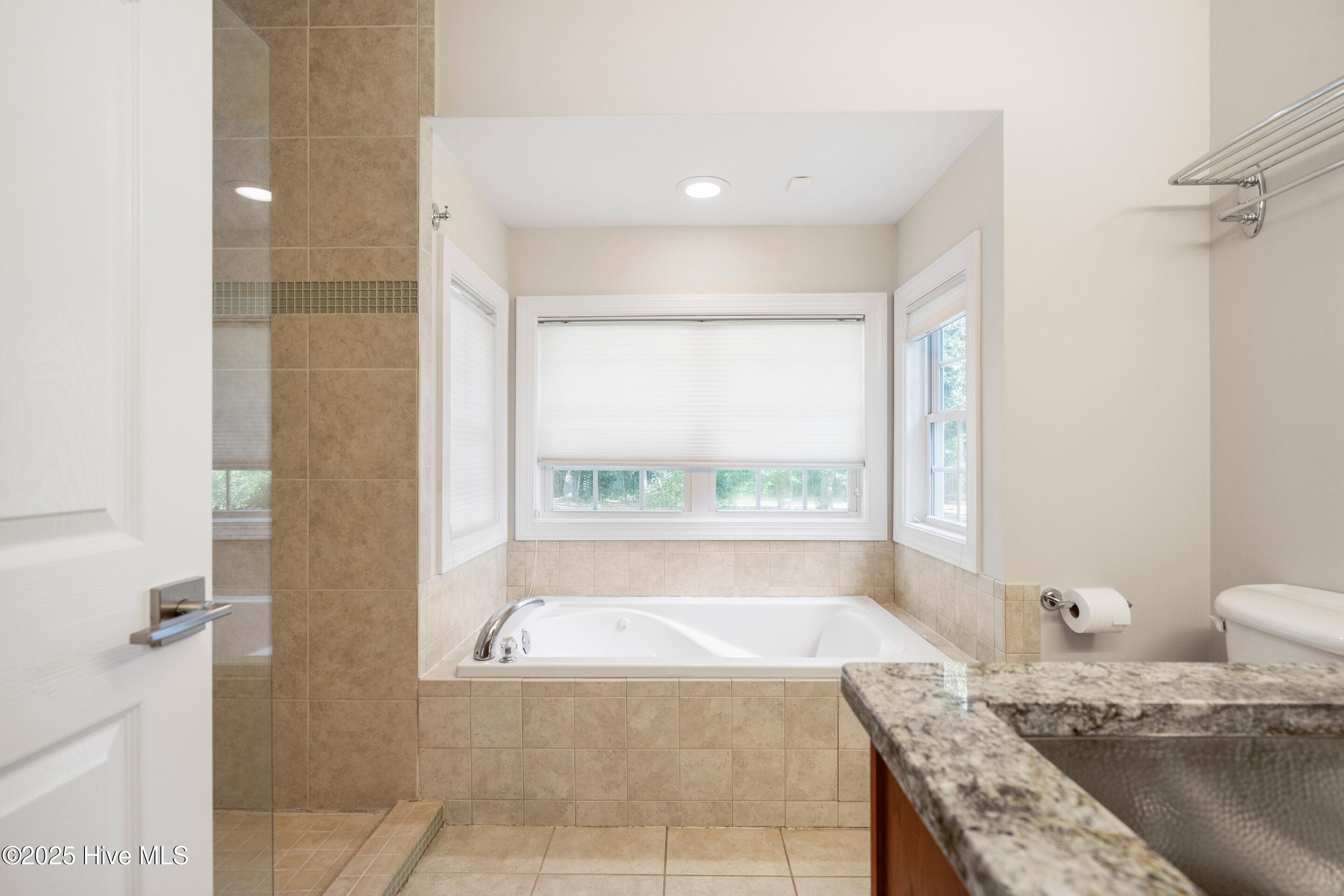 100537413 | Photo 30