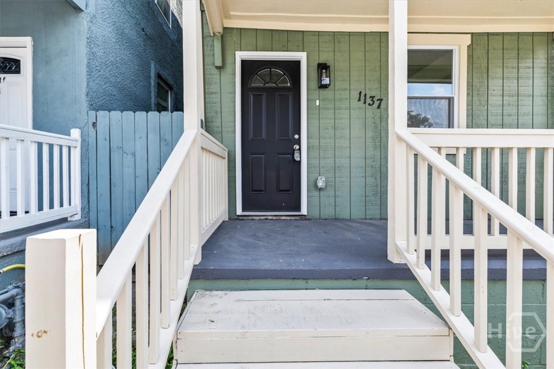 Photo 3 of Single family home for sale at 1137 E Gwinnett St, Savannah, GA 31404 | MLS# SA361617 | Listing updated on 2026-09-28
