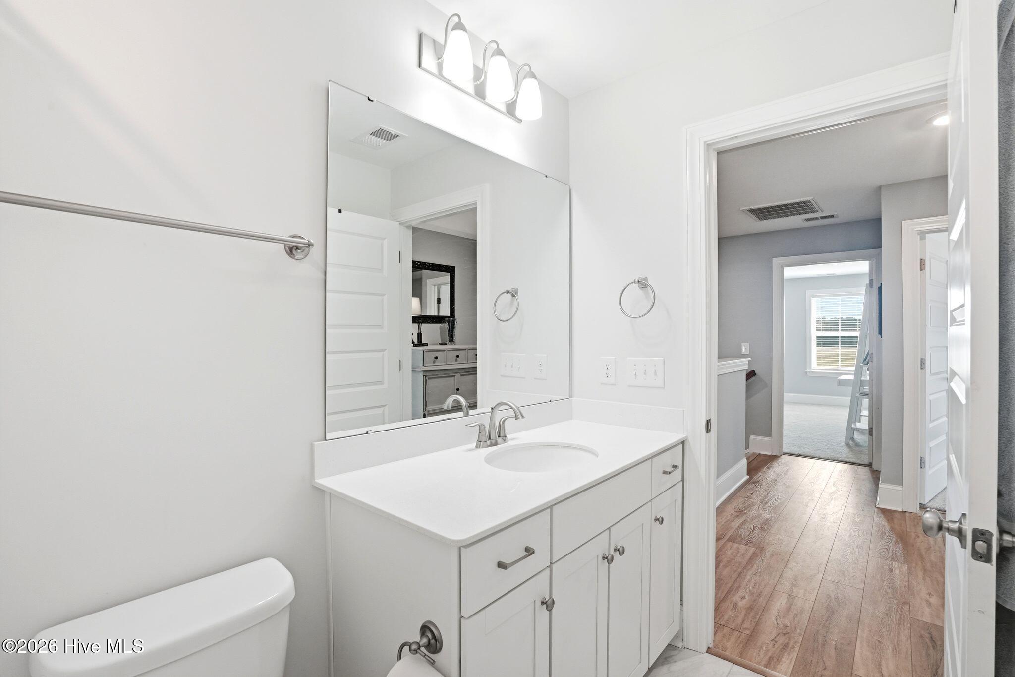 100563287 | Photo 65