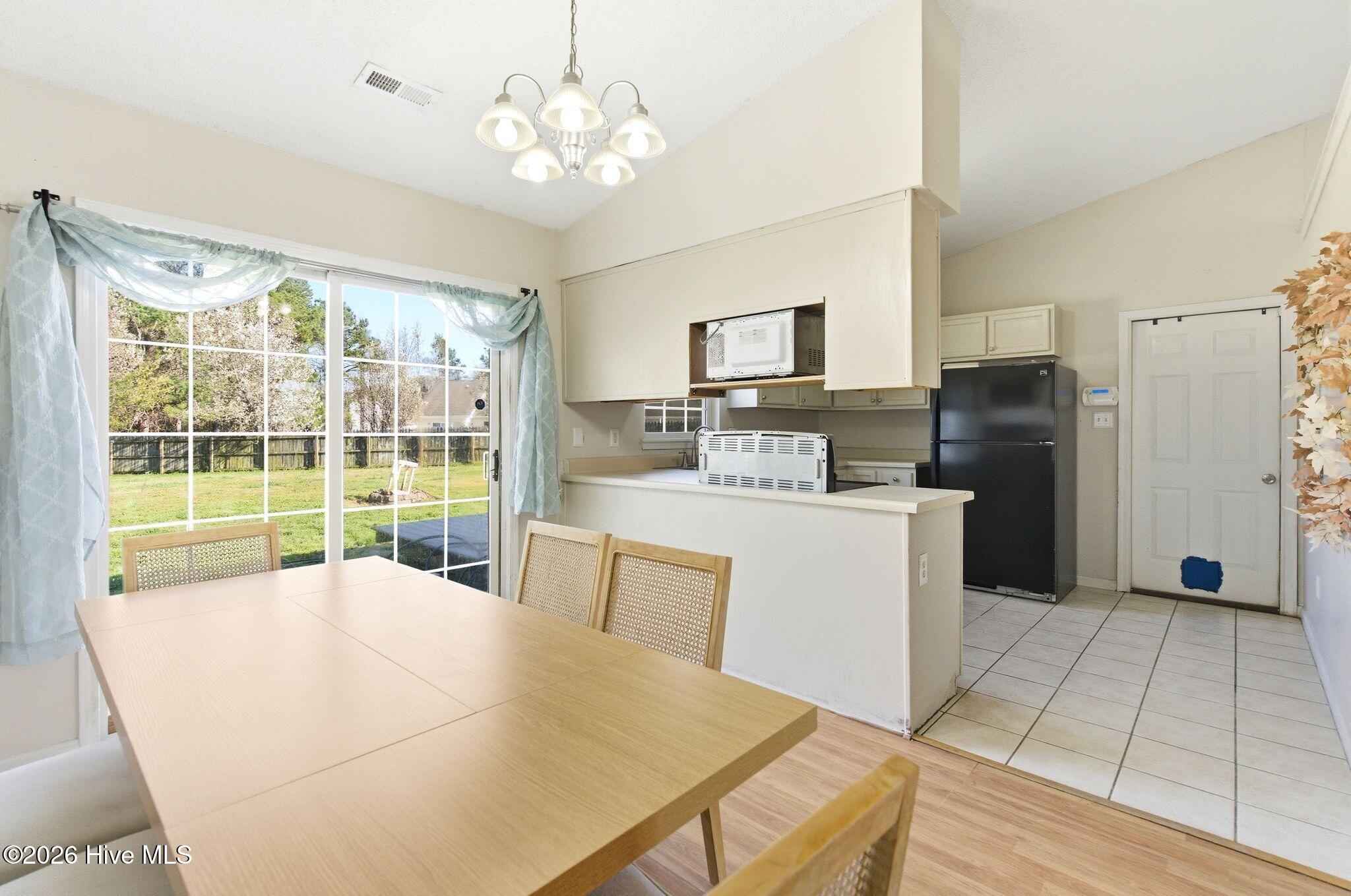 100561661 | Photo 16