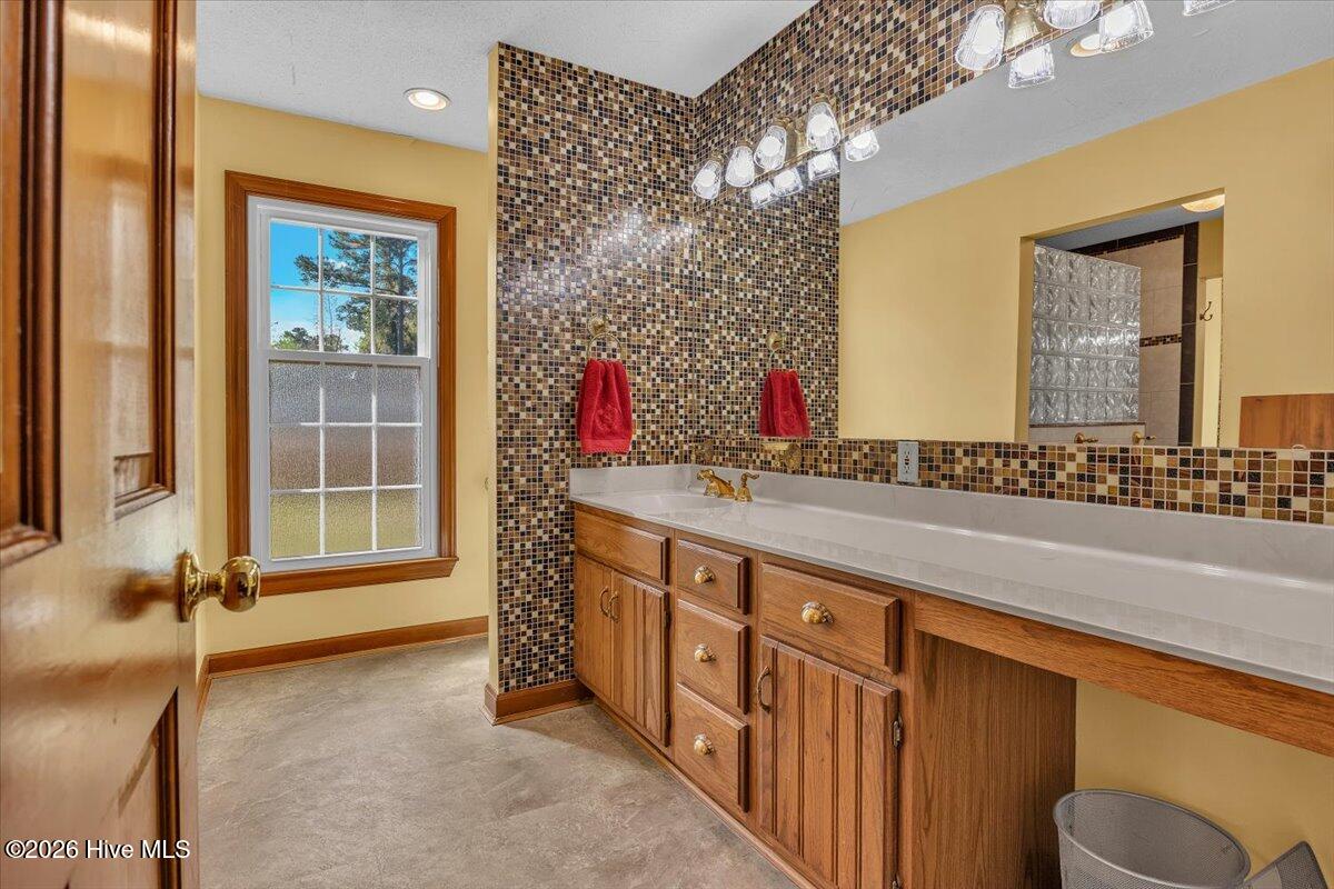 100565591 | Photo 44