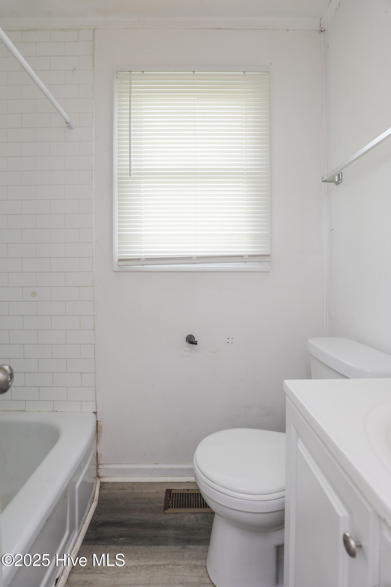 100522187 | Photo 47