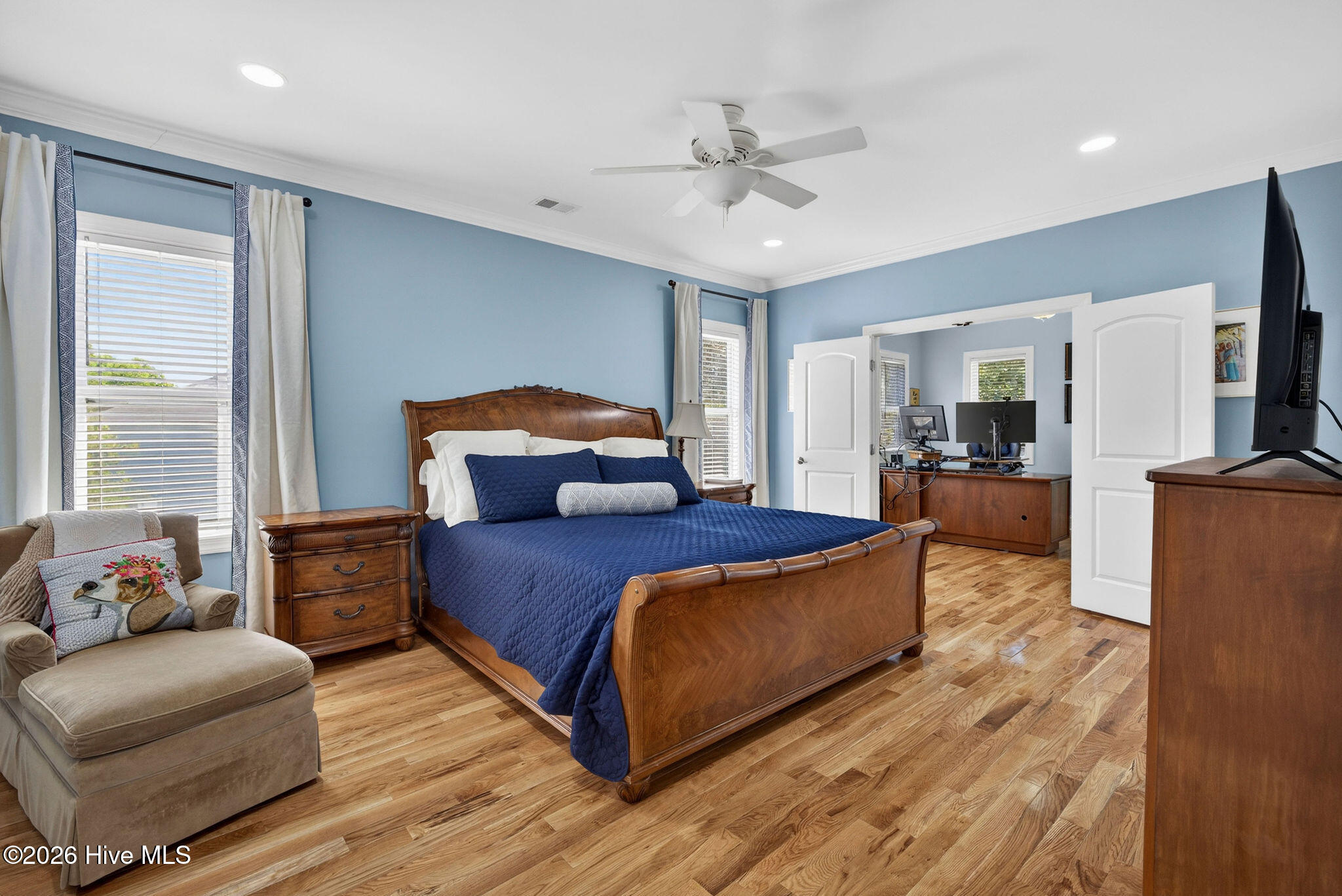 100570117 | Photo 22