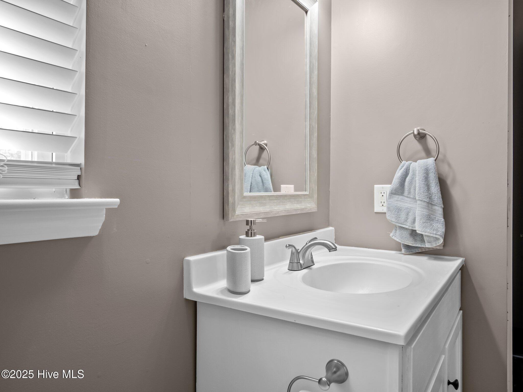 100561630 | Photo 15