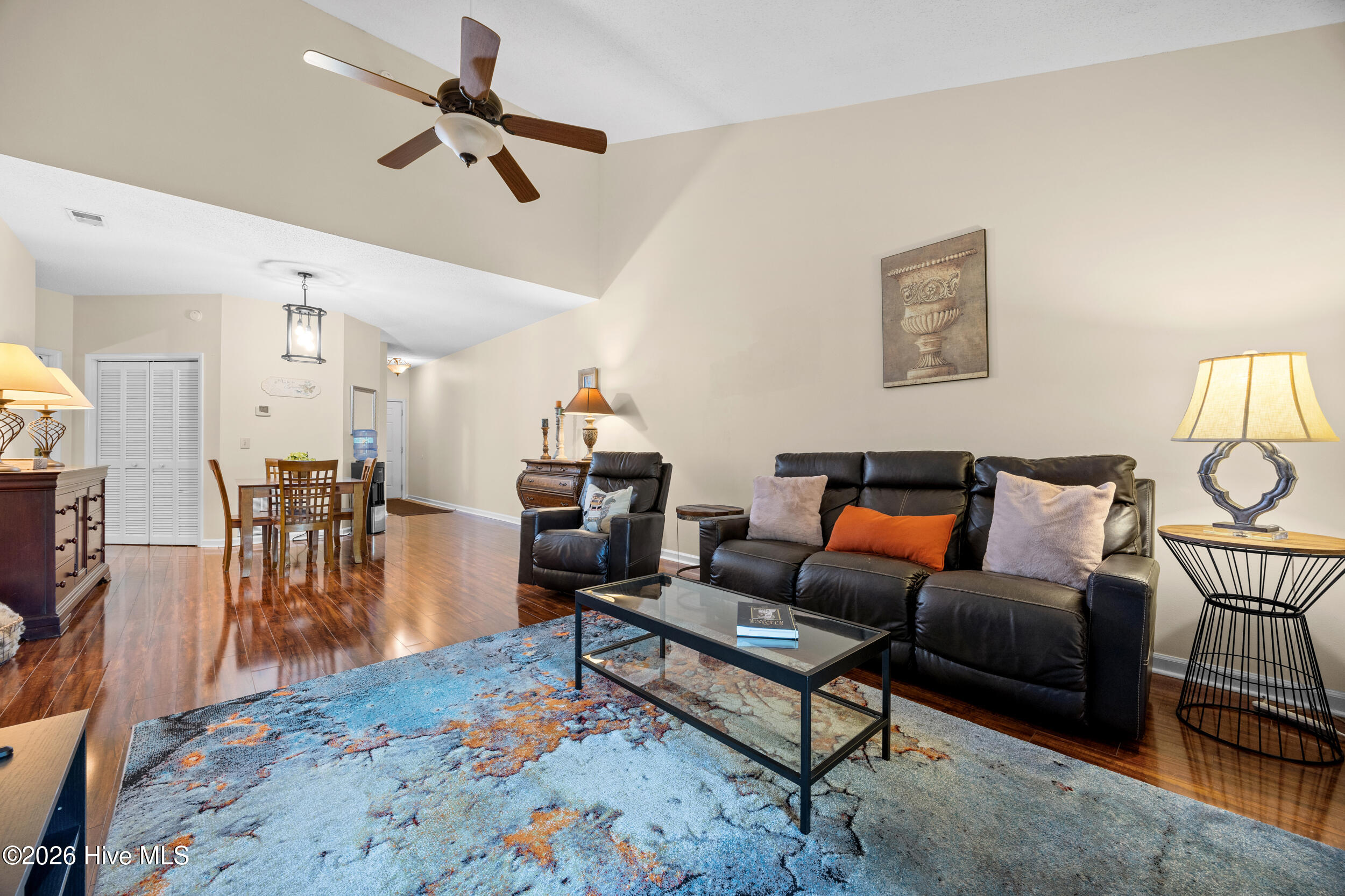 100565125 | Photo 14