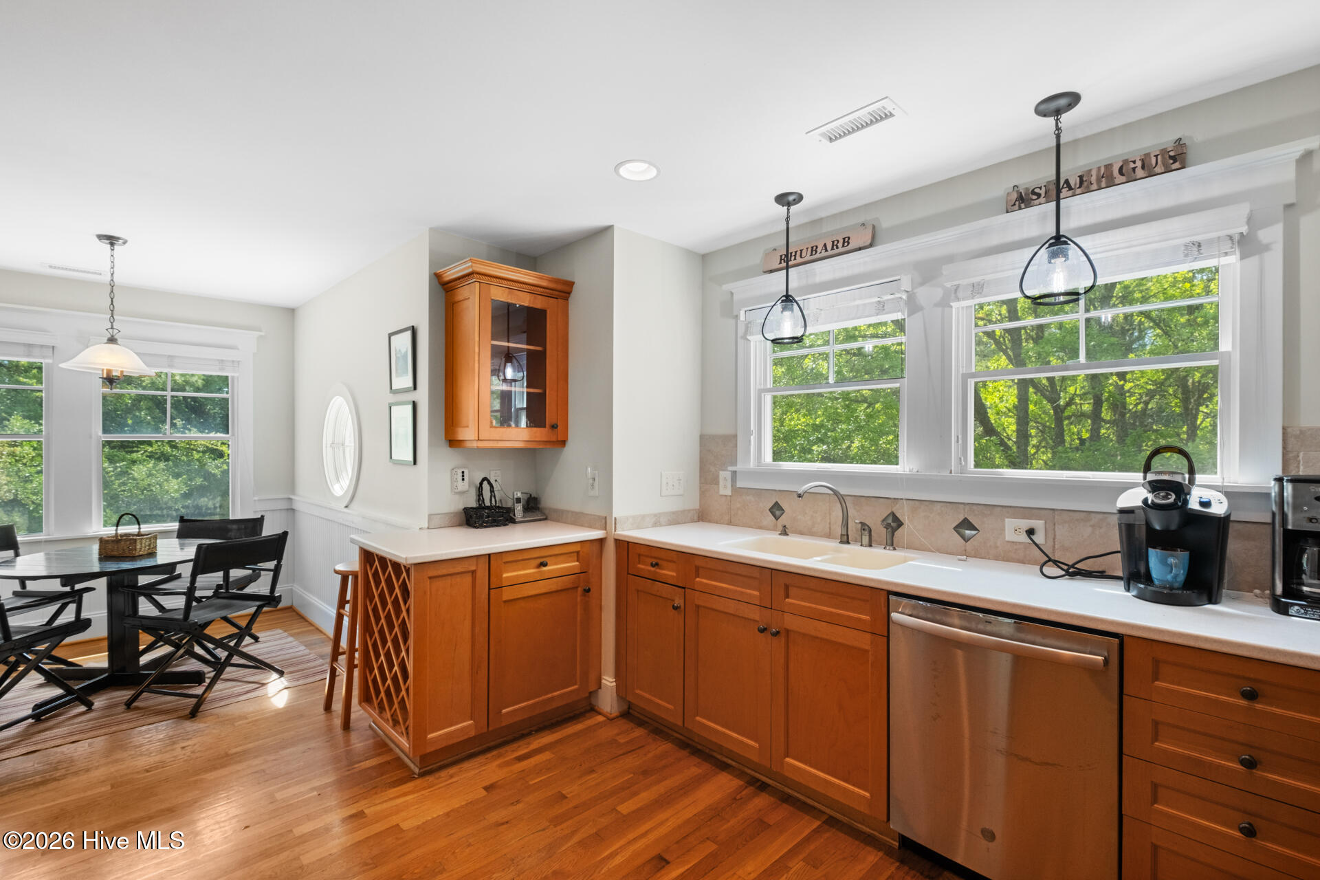 100567866 | Photo 12