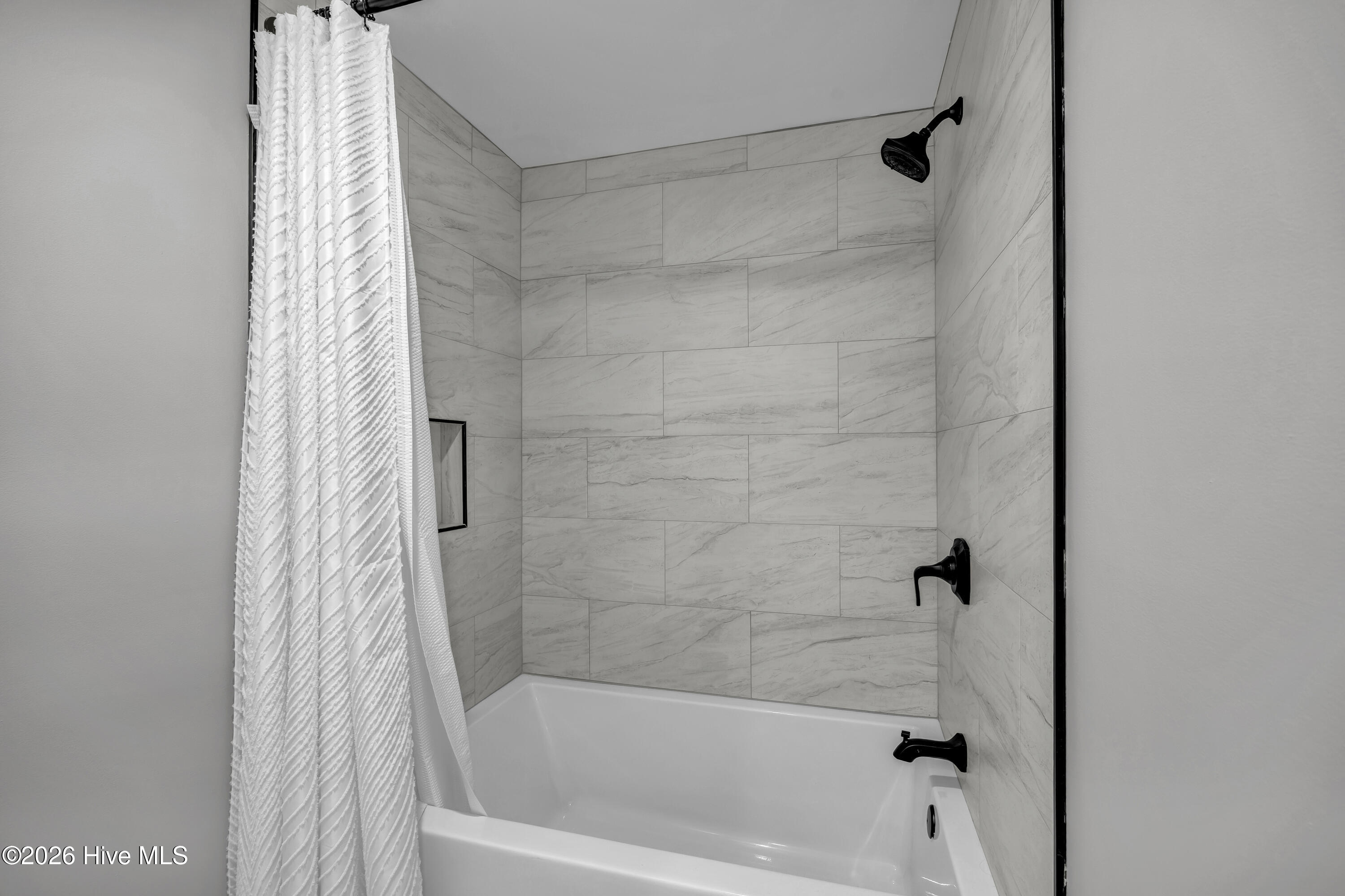 100549399 | Photo 14