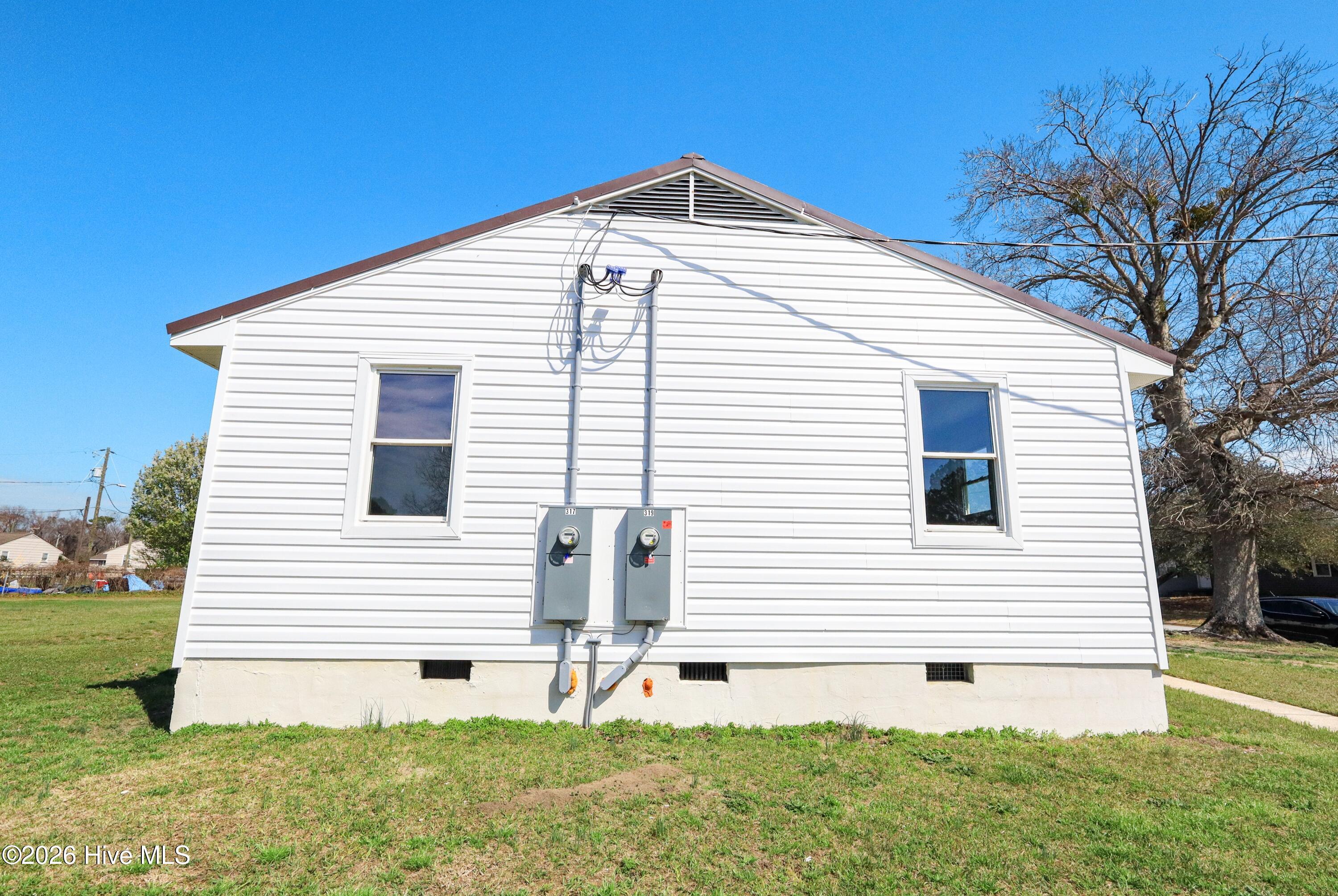 100560187 | Photo 23