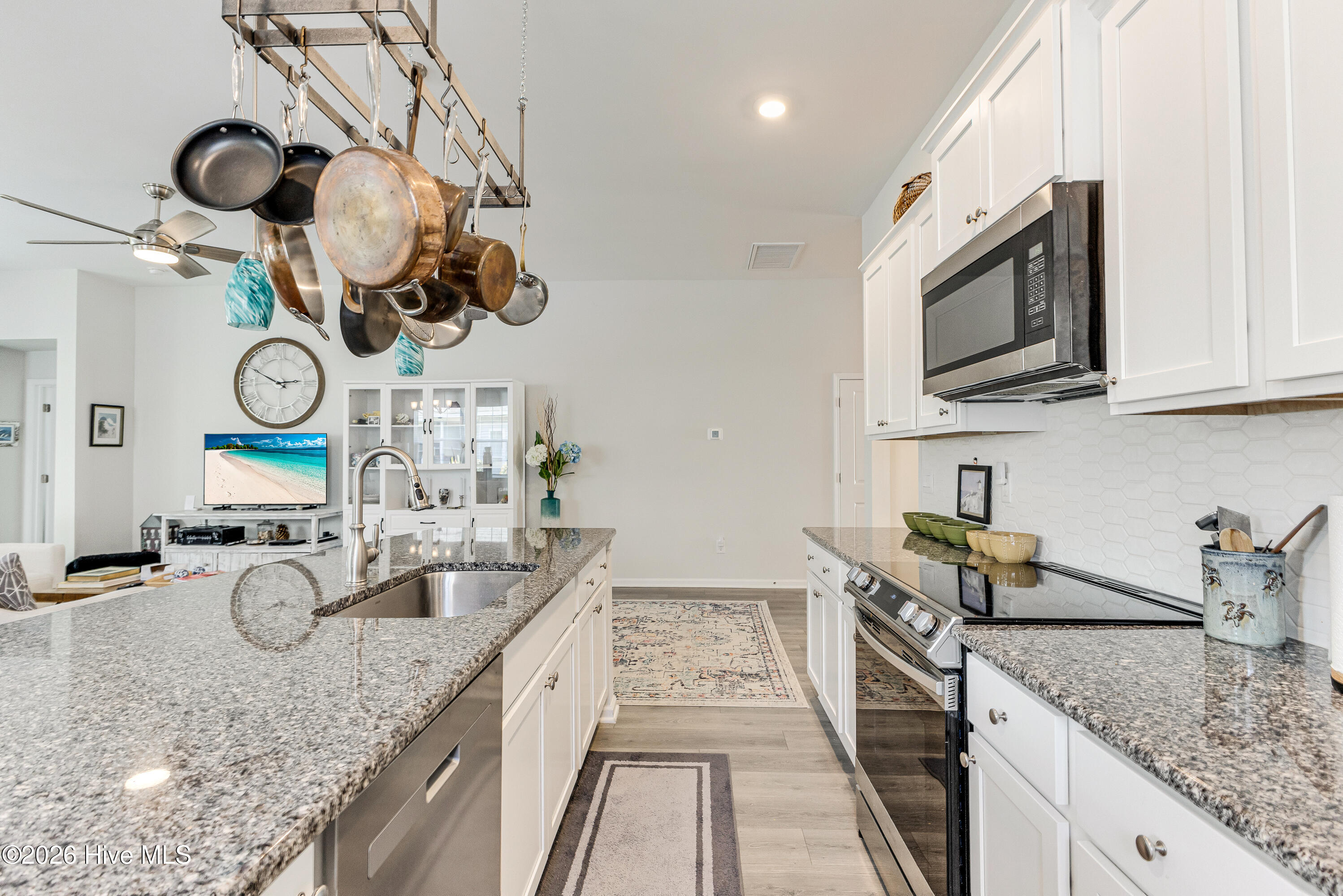 100564699 | Photo 11