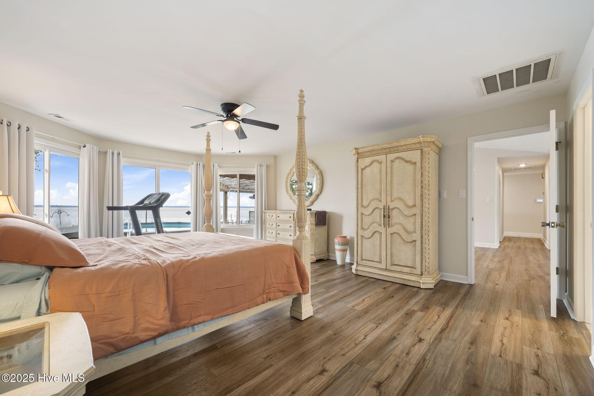 100523425 | Photo 18