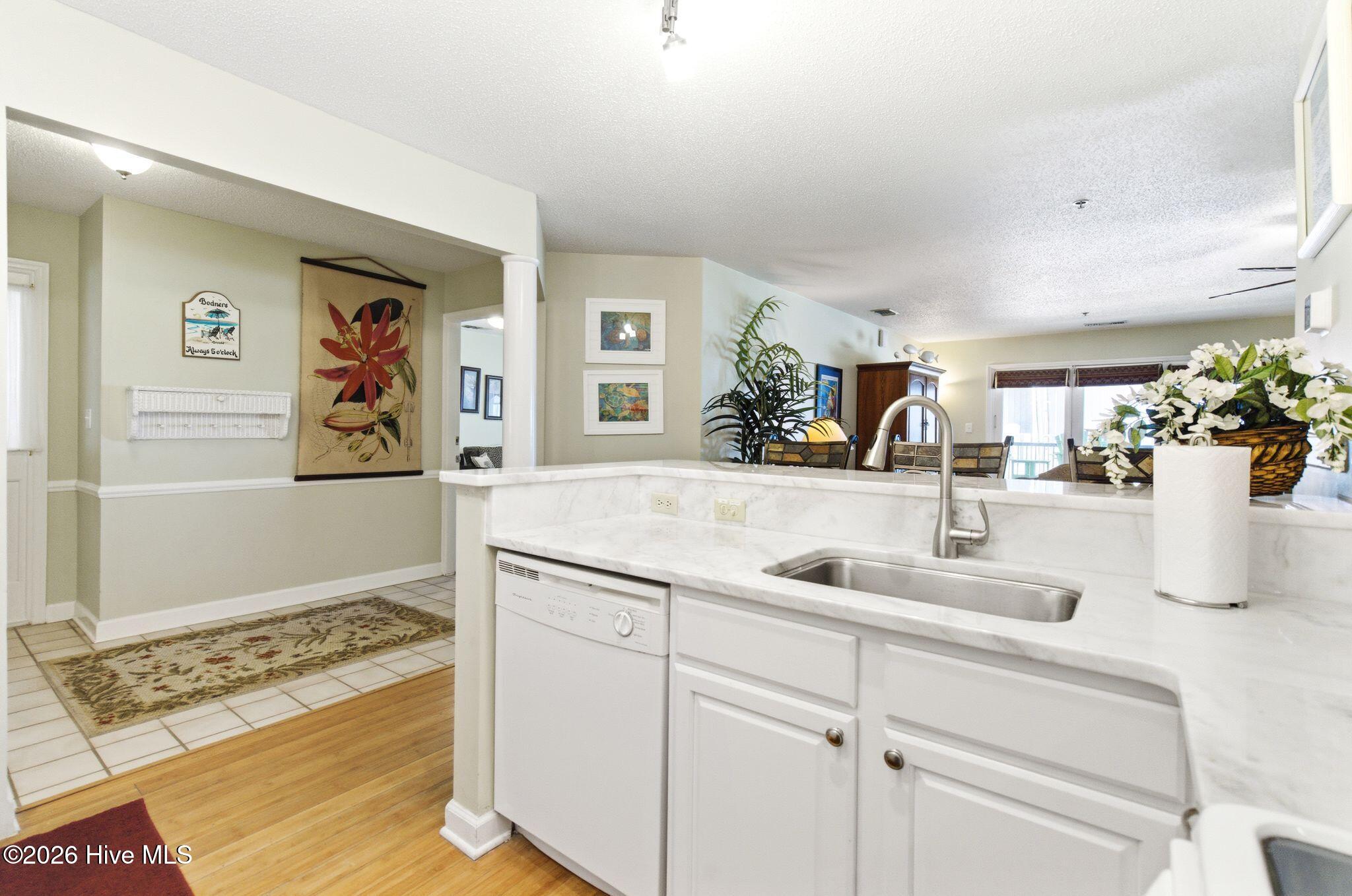 100564171 | Photo 11