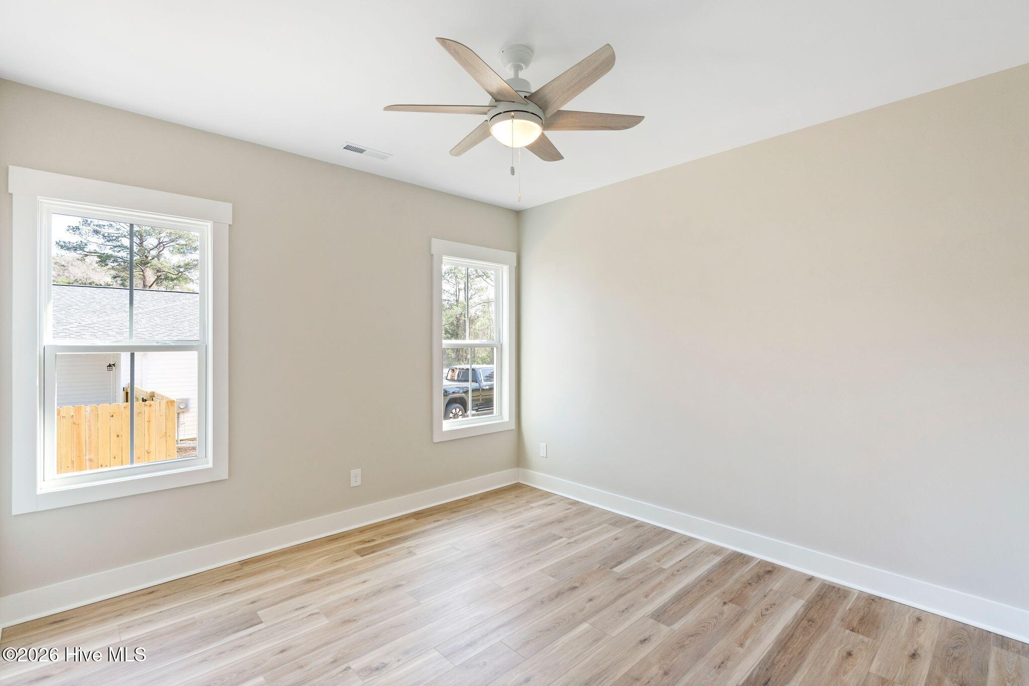 100558463 | Photo 41