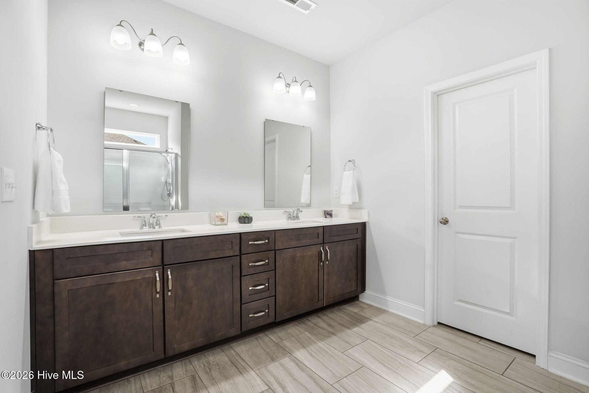 100560462 | Photo 41