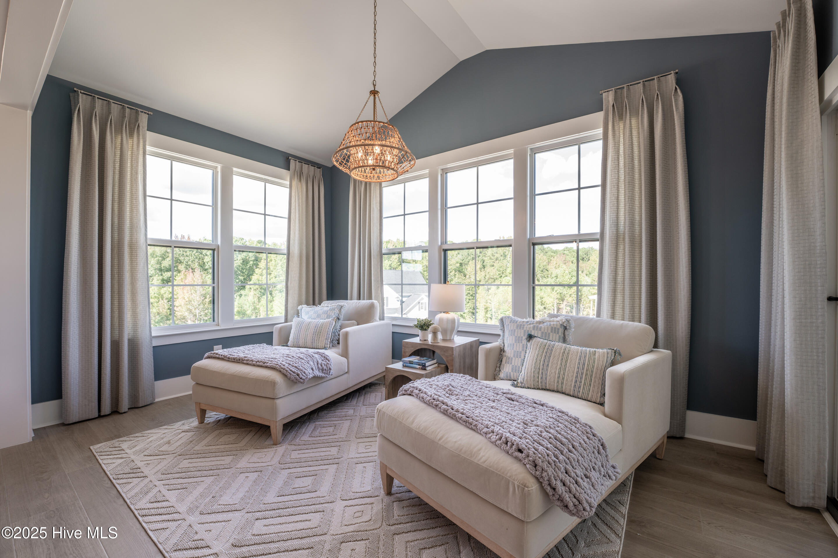 100561163 | Photo 19