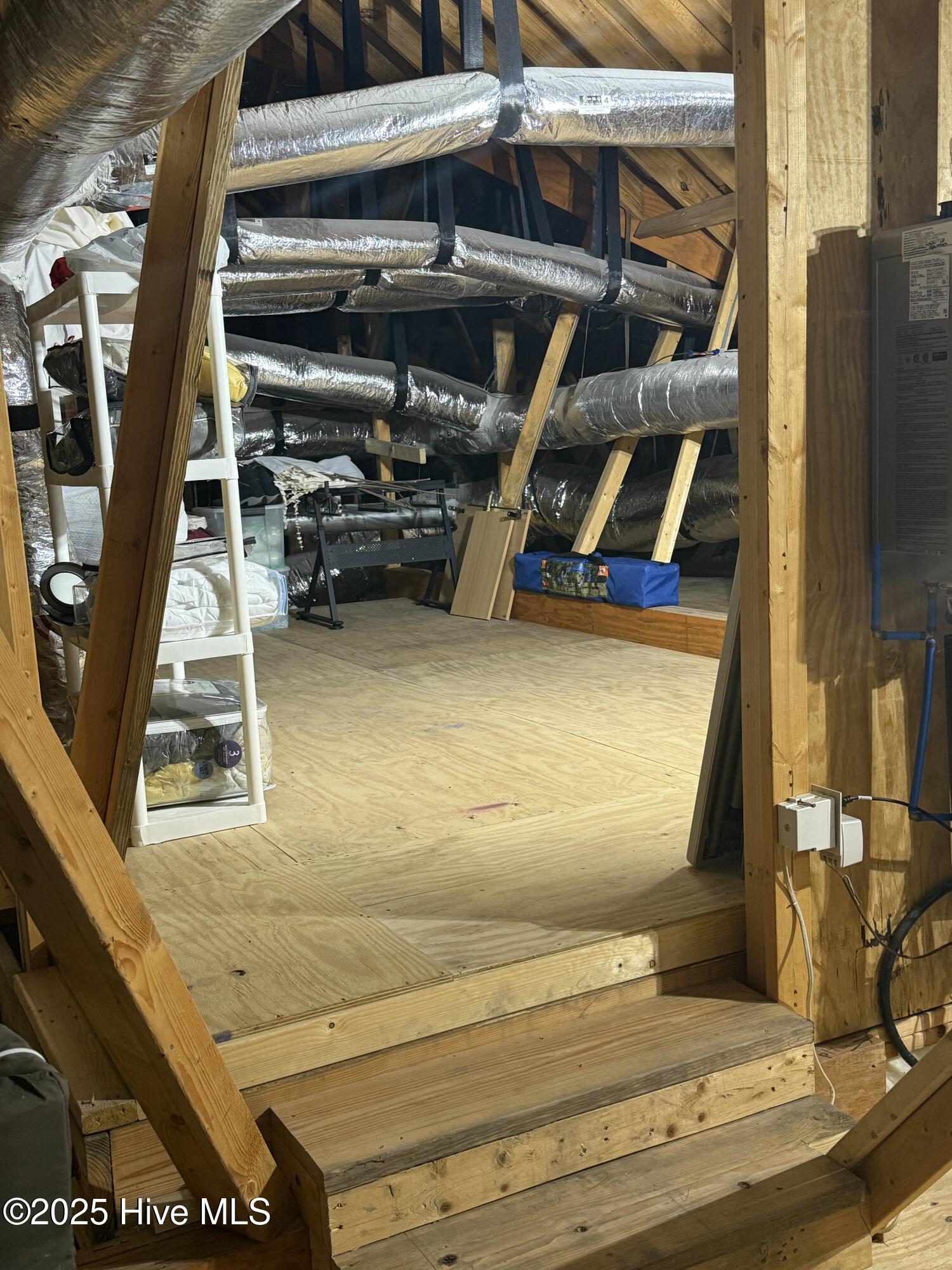 100547698 | Photo 51