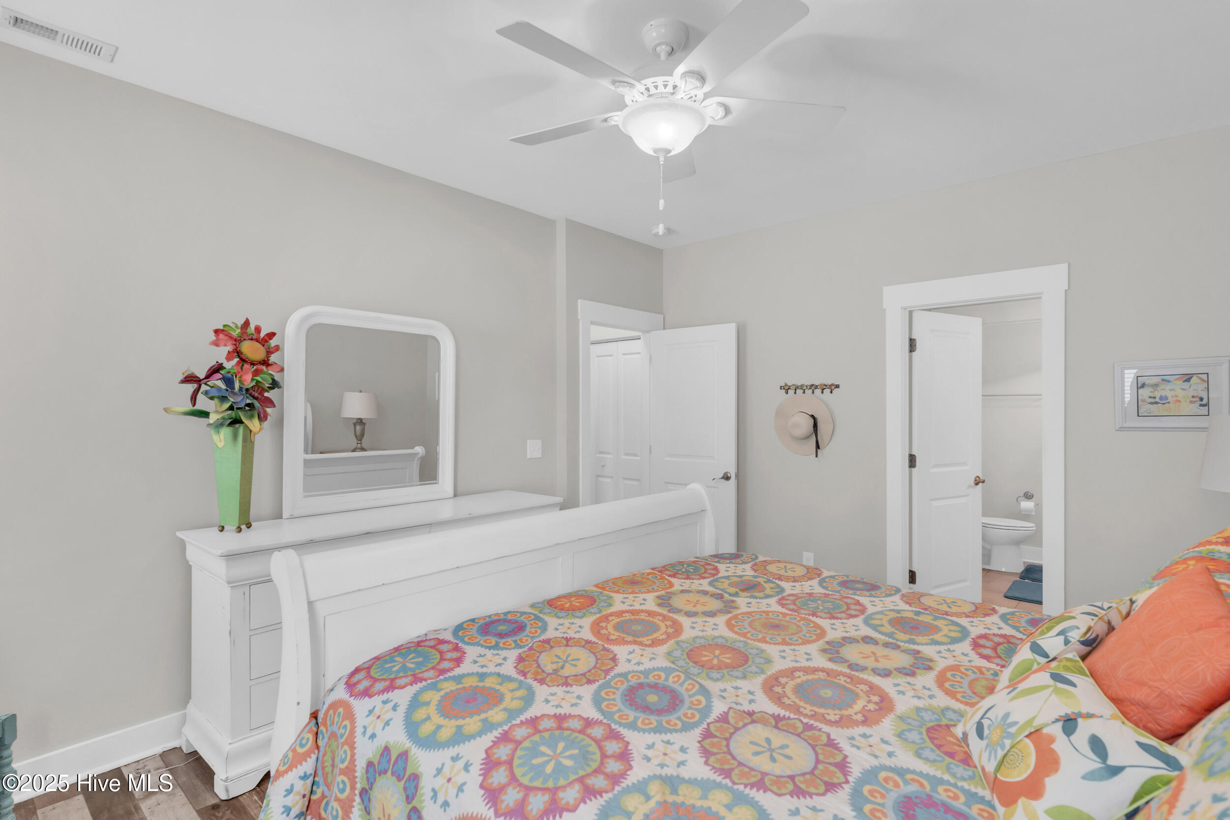 100521768 | Photo 16