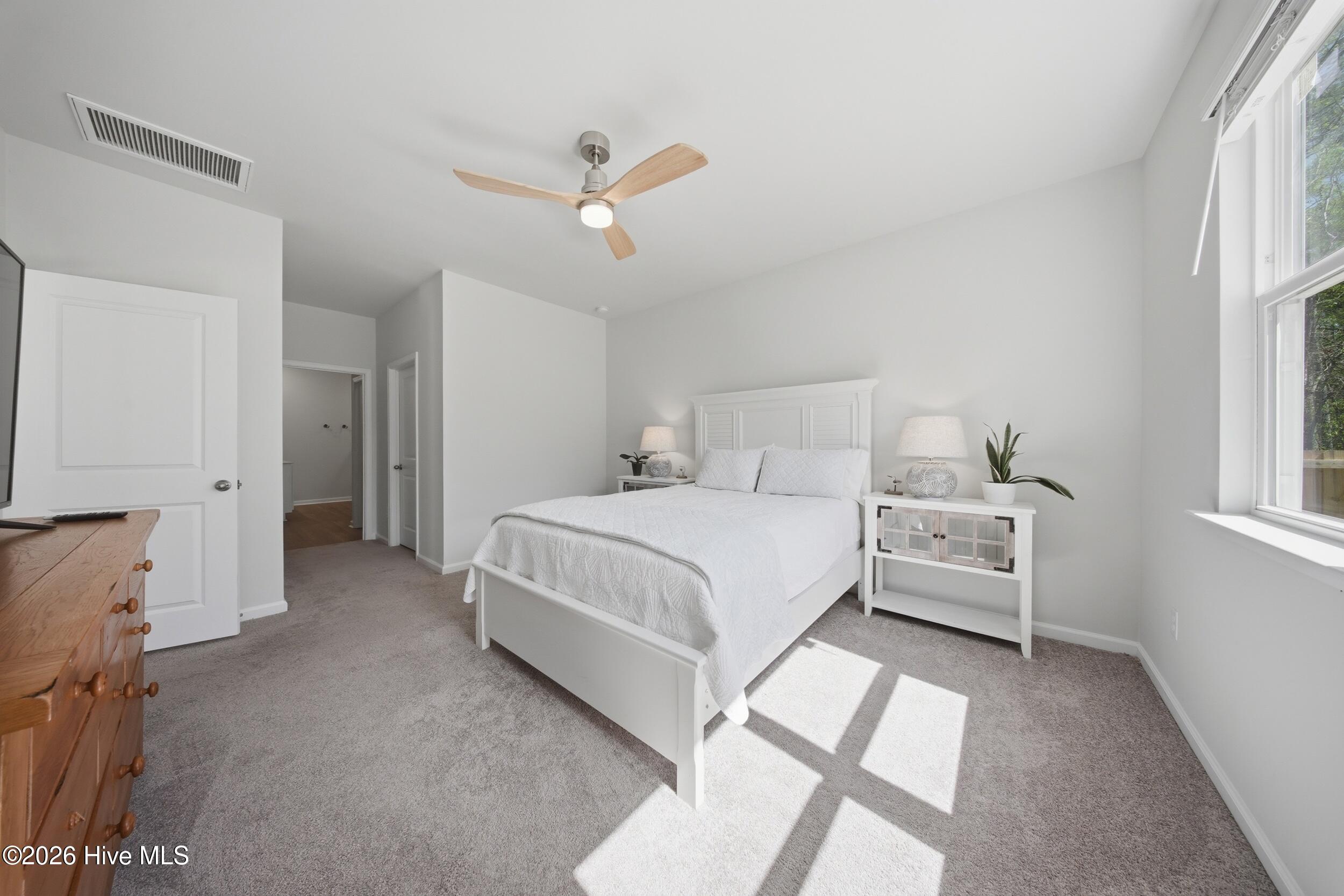 100565594 | Photo 33