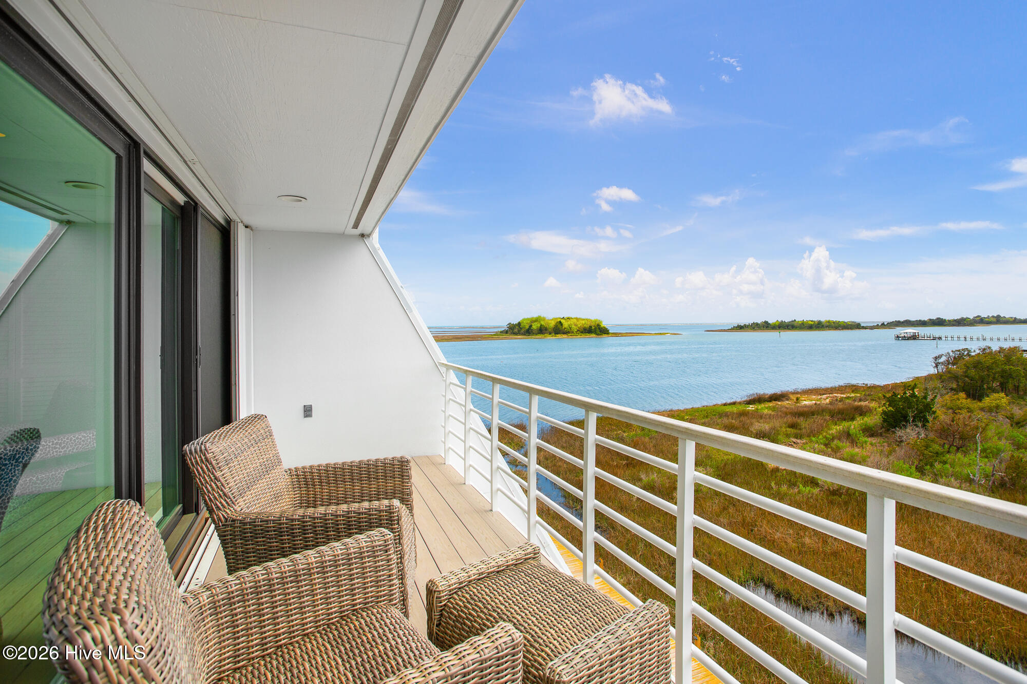 100564405 | Photo 17