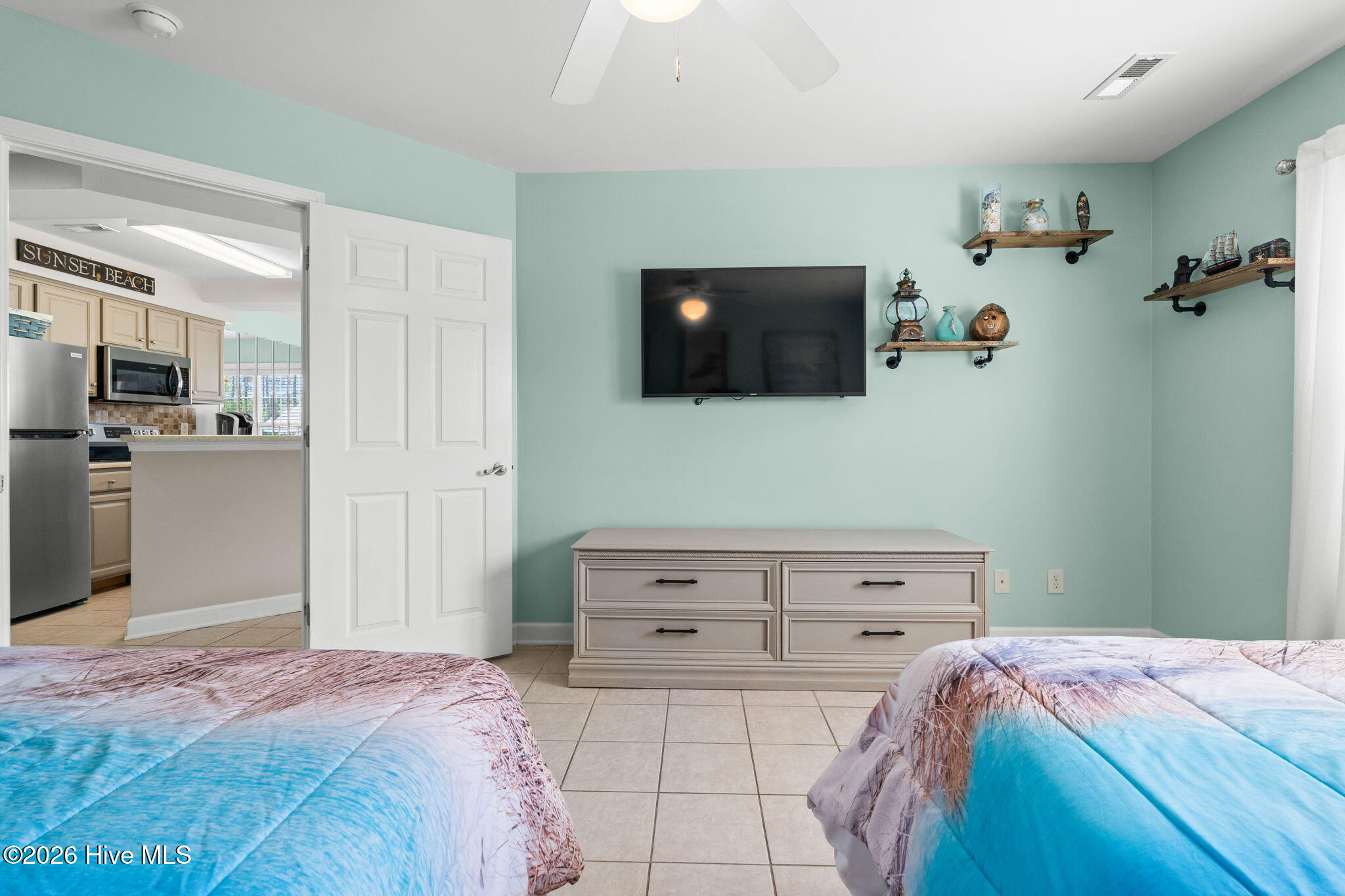 100567876 | Photo 14