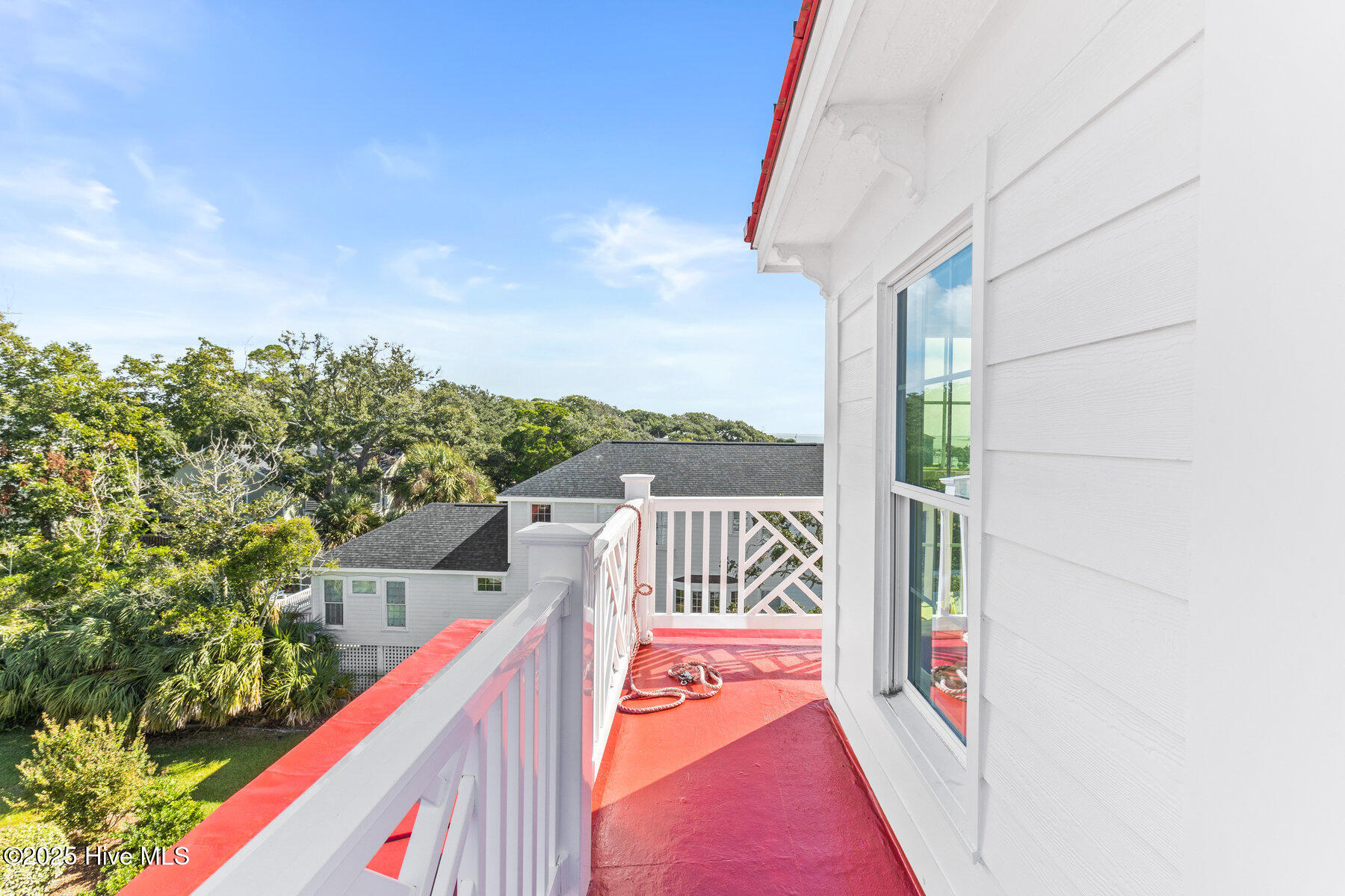 100561116 | Photo 43